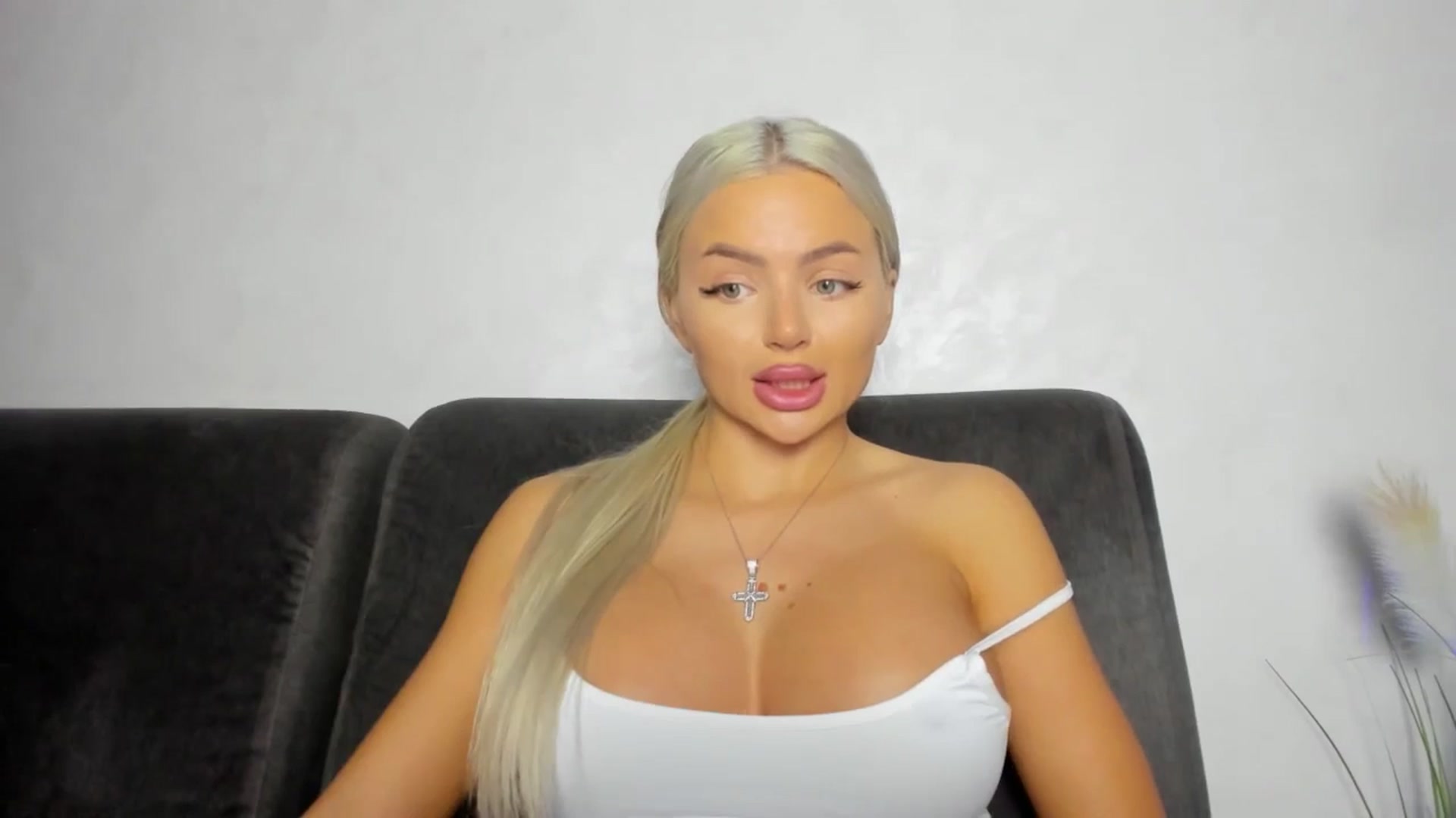 Gallery image thumbnail from barbie__girl's myfreecams stream on, 09/19/2025, 15:59 image 9 of 20