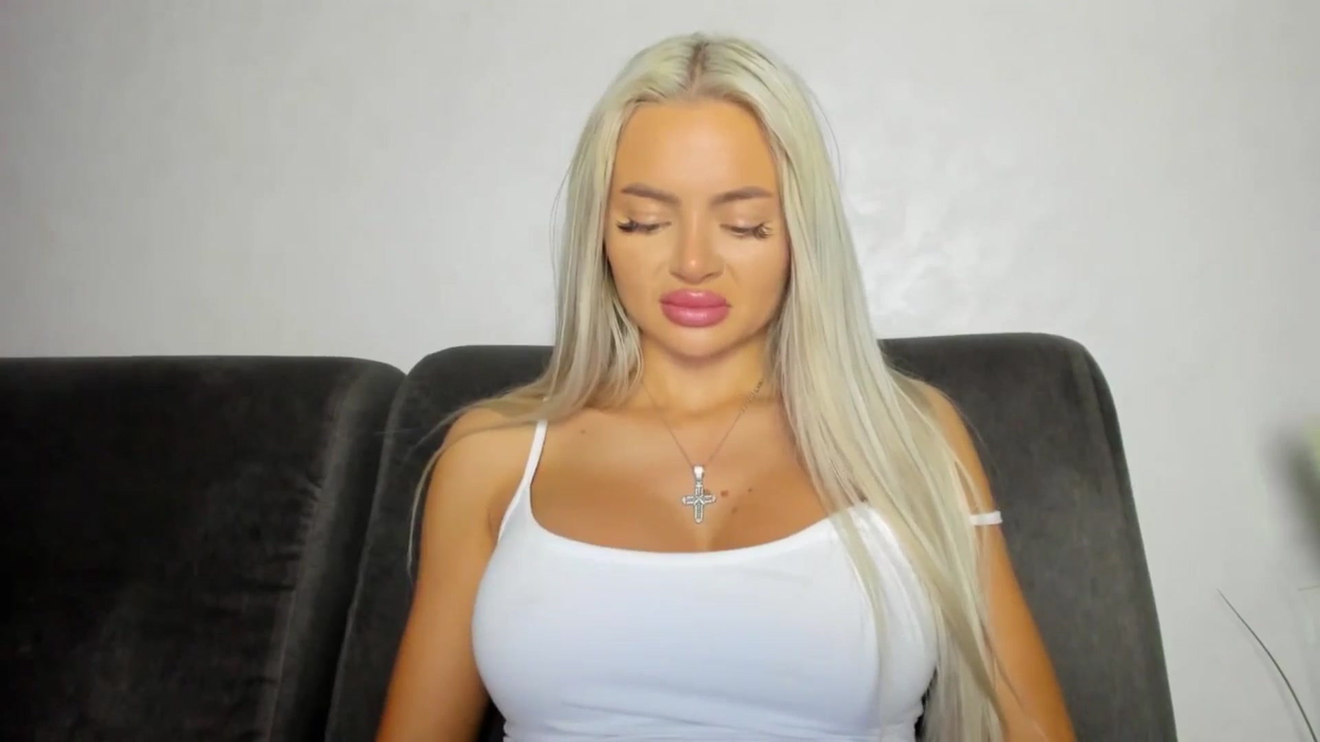 Gallery image thumbnail from barbie__girl's myfreecams stream on, 09/19/2025, 18:40 image 7 of 20
