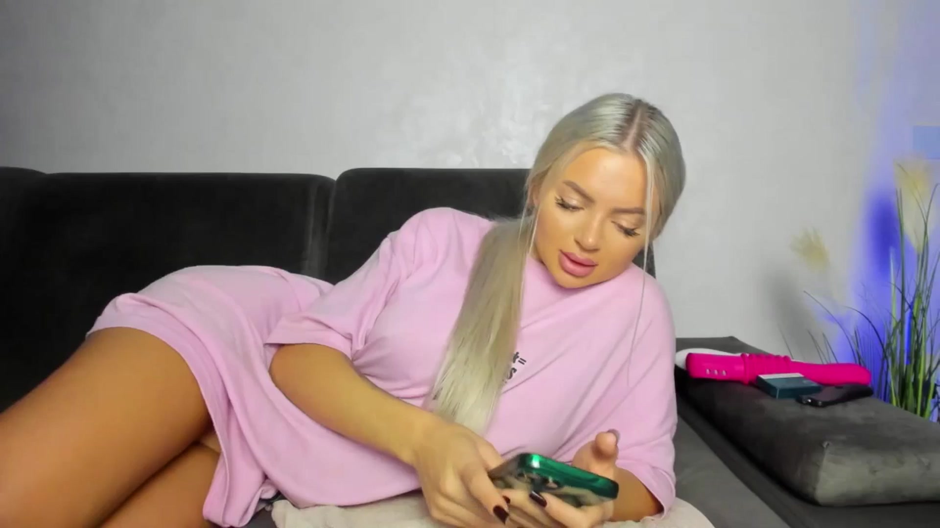 Gallery image thumbnail from barbie__girl's myfreecams stream on, 10/15/2025, 04:03 image 17 of 20