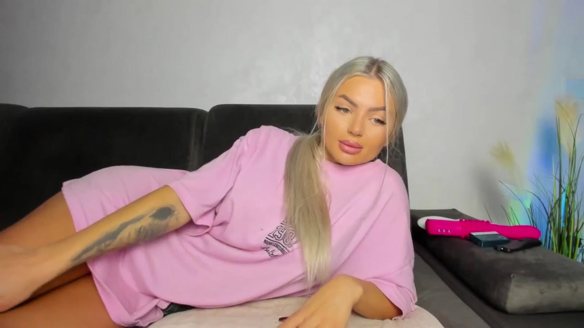 Gallery image thumbnail from barbie__girl's myfreecams stream on, 10/15/2025, 04:03 image 11 of 20