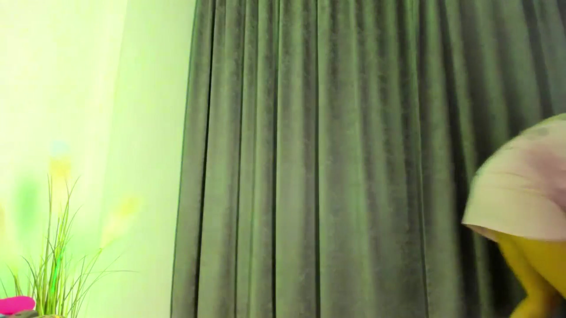 Gallery image thumbnail from barbie__girl's myfreecams stream on, 10/15/2025, 04:03 image 19 of 20