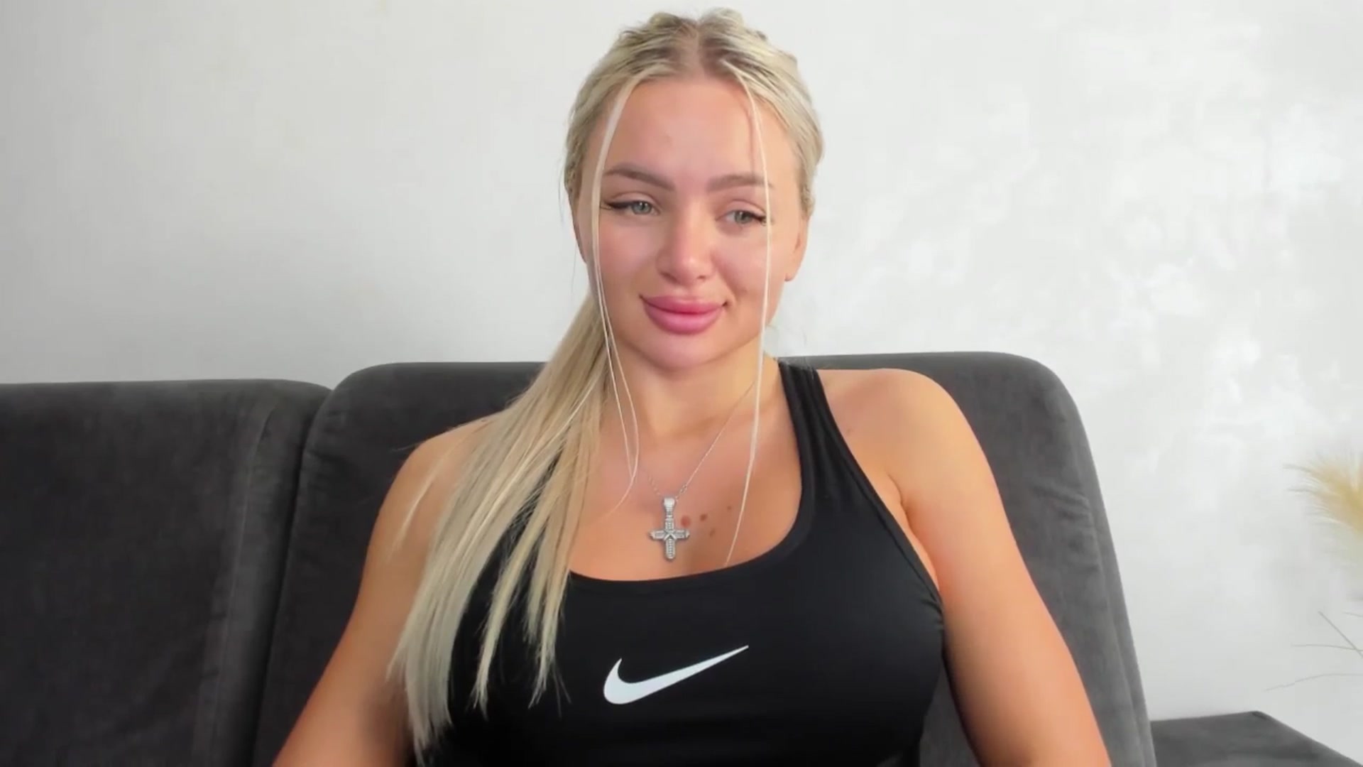 Gallery image thumbnail from barbie__girl's myfreecams stream on, 10/21/2025, 12:32 image 7 of 20