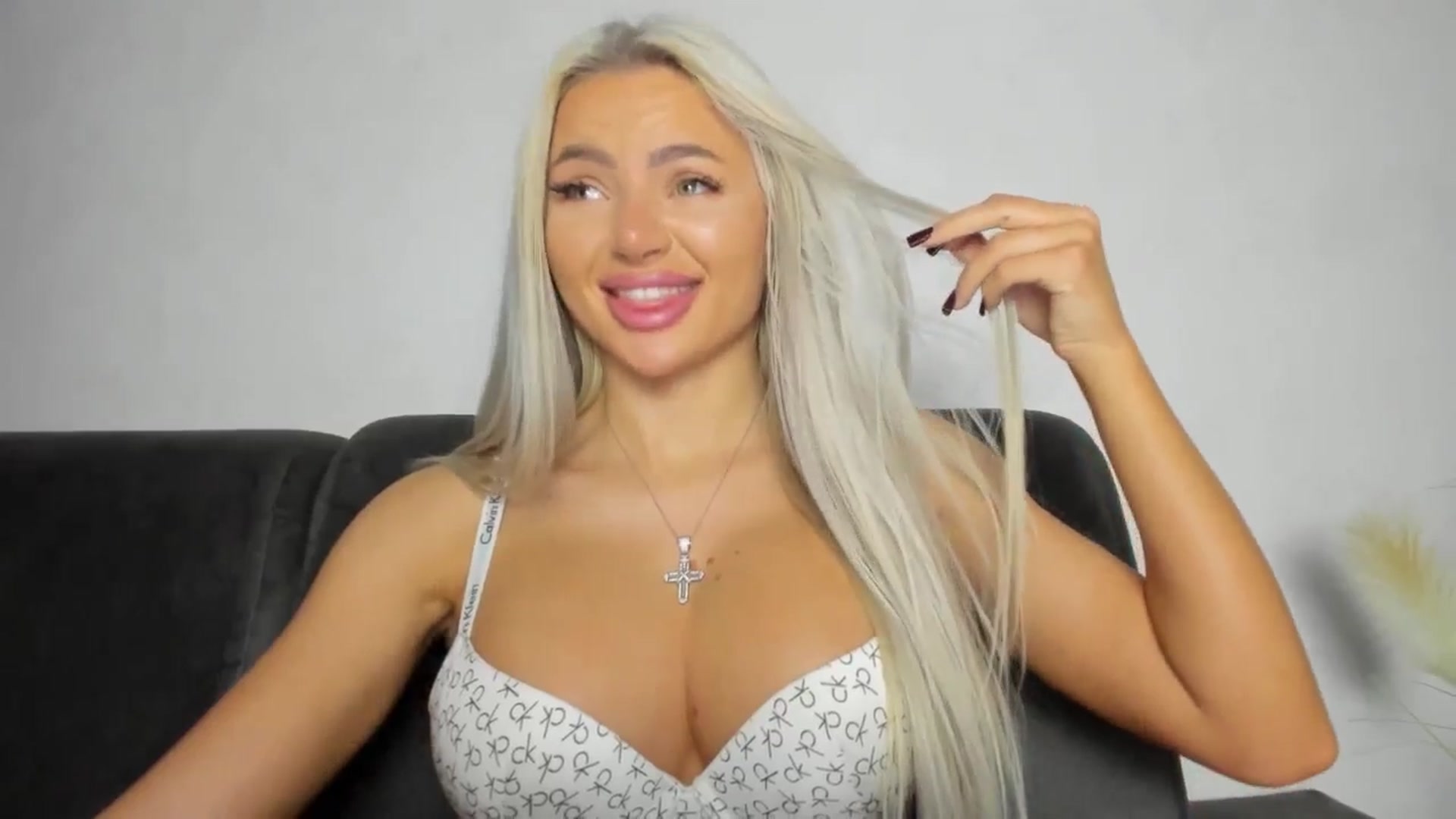 Gallery image thumbnail from barbie__girl's myfreecams stream on, 10/21/2025, 19:36 image 18 of 20