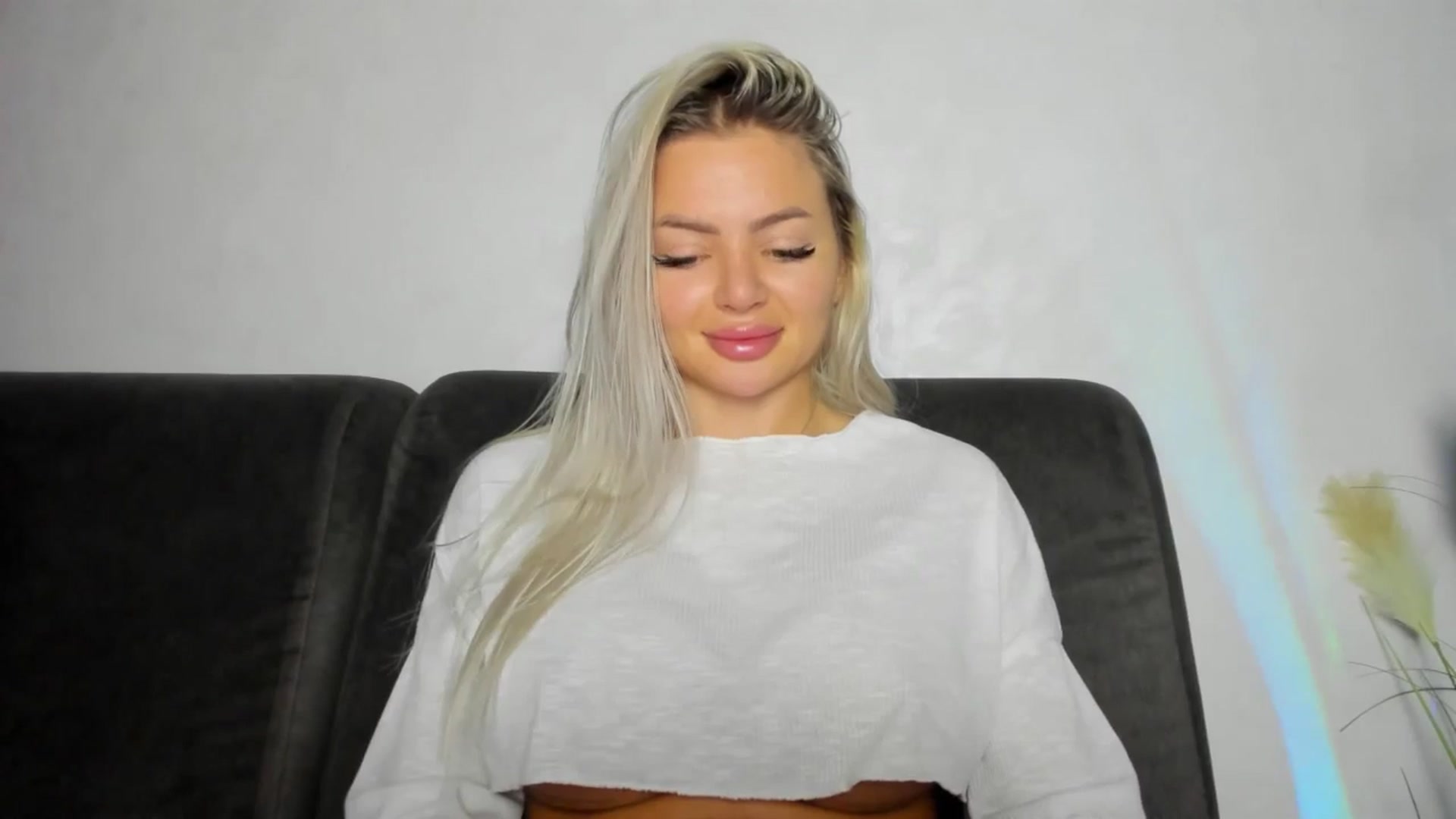 Gallery image thumbnail from barbie__girl's myfreecams stream on, 11/22/2025, 04:32 image 16 of 20