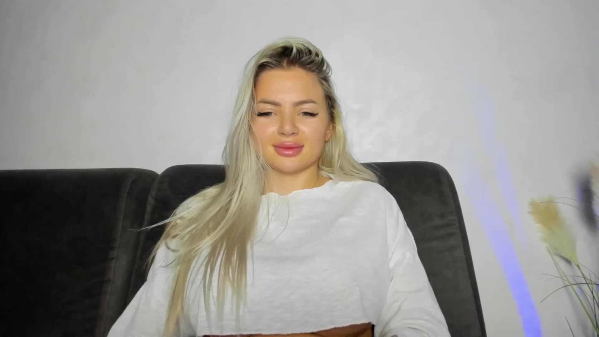 Gallery image thumbnail from barbie__girl's myfreecams stream on, 11/22/2025, 05:07 image 12 of 20