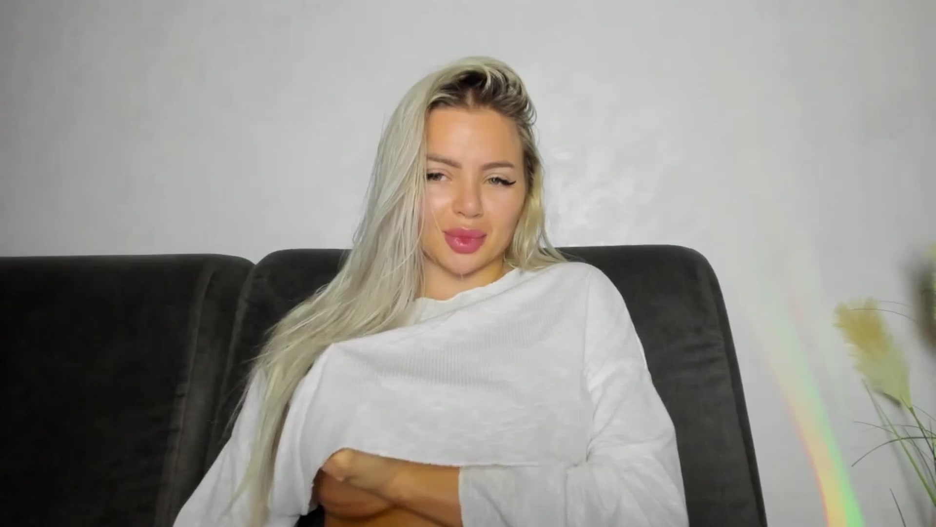 Gallery image thumbnail from barbie__girl's myfreecams stream on, 11/22/2025, 05:07 image 10 of 20