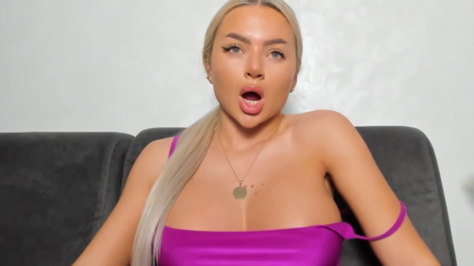 Gallery image thumbnail from barbie__girl's myfreecams stream on, 03/31/2026, 02:05 image 17 of 20