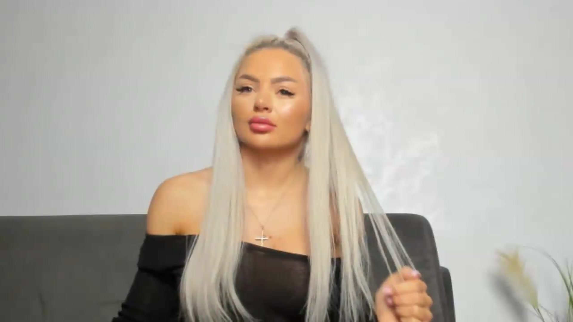 Gallery image thumbnail from barbie__girl's myfreecams stream on, 05/02/2026, 18:25 image 18 of 20