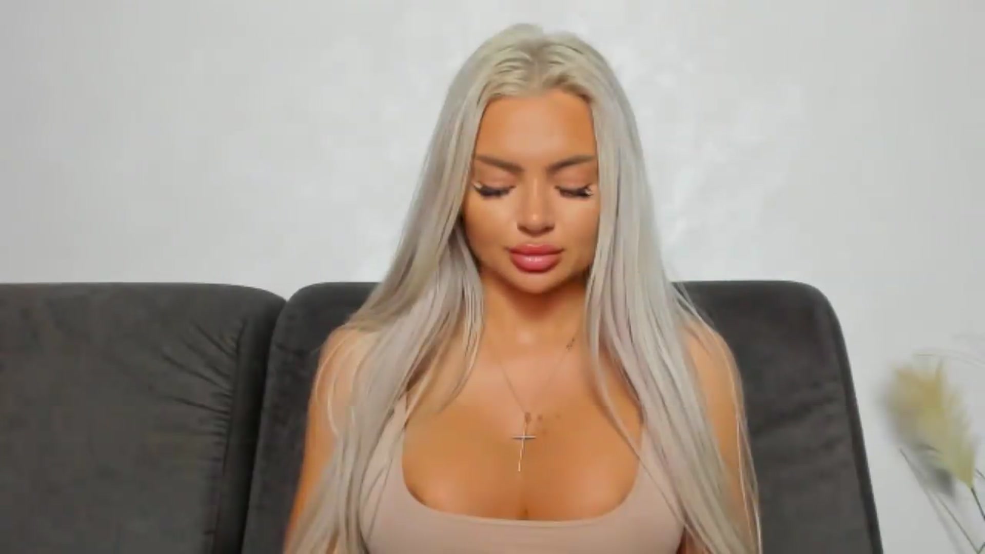 Gallery image thumbnail from barbie__girl's myfreecams stream on, 06/20/2026, 01:43 image 15 of 20
