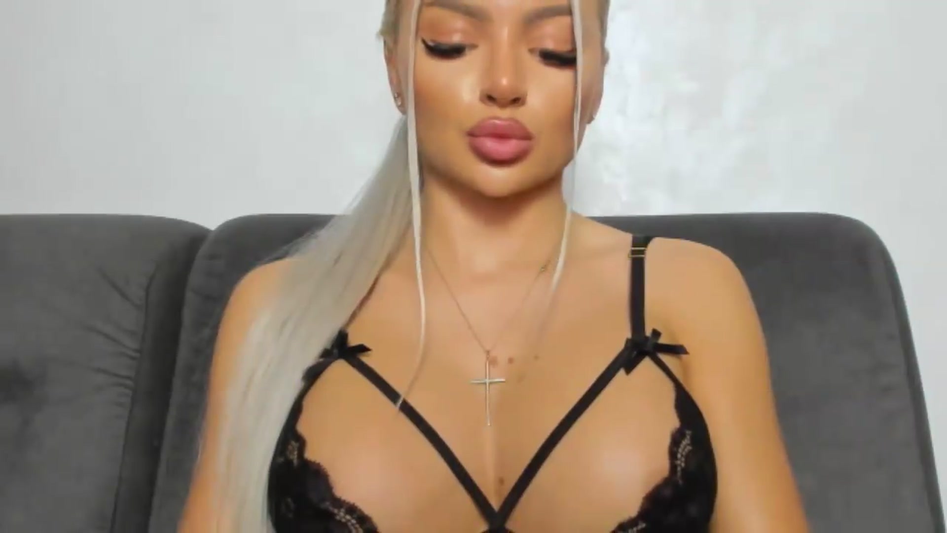 Gallery image thumbnail from barbie__girl's myfreecams stream on, 07/13/2026, 01:20 image 9 of 20