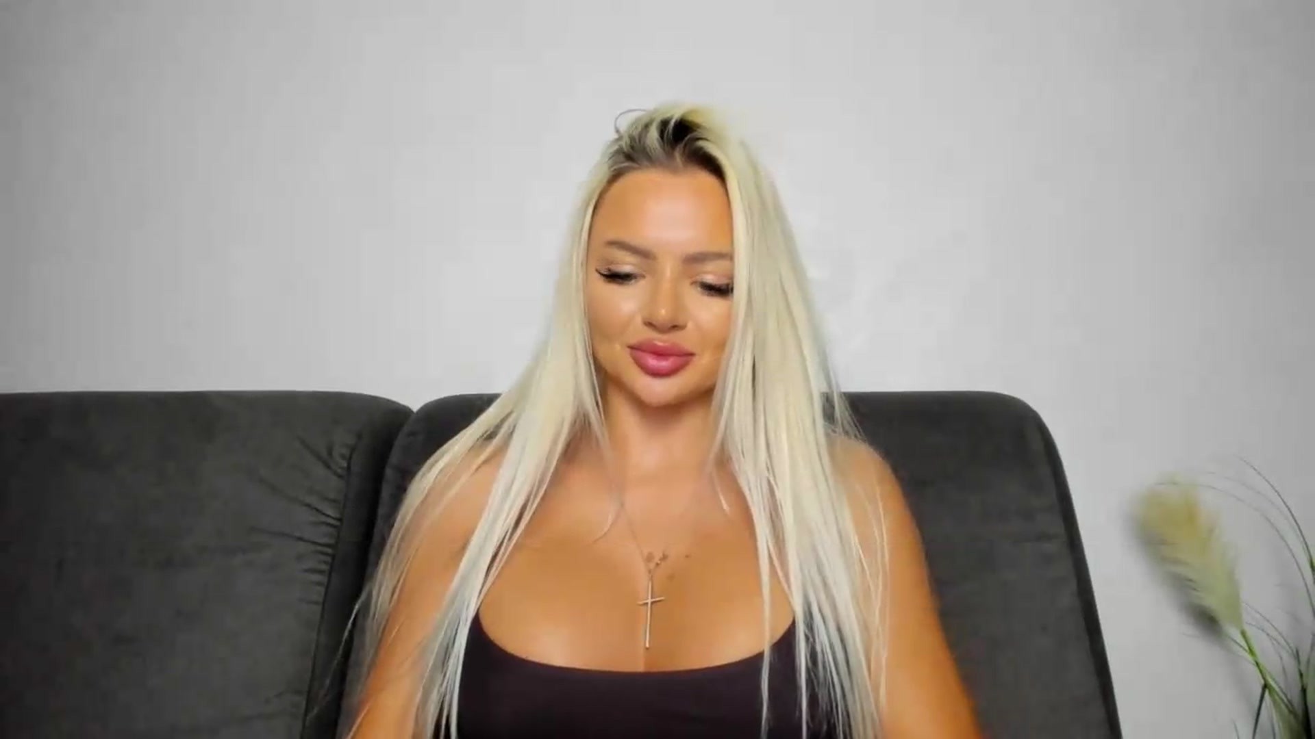 Gallery image thumbnail from barbie__girl's myfreecams stream on, 08/13/2026, 20:42 image 7 of 20