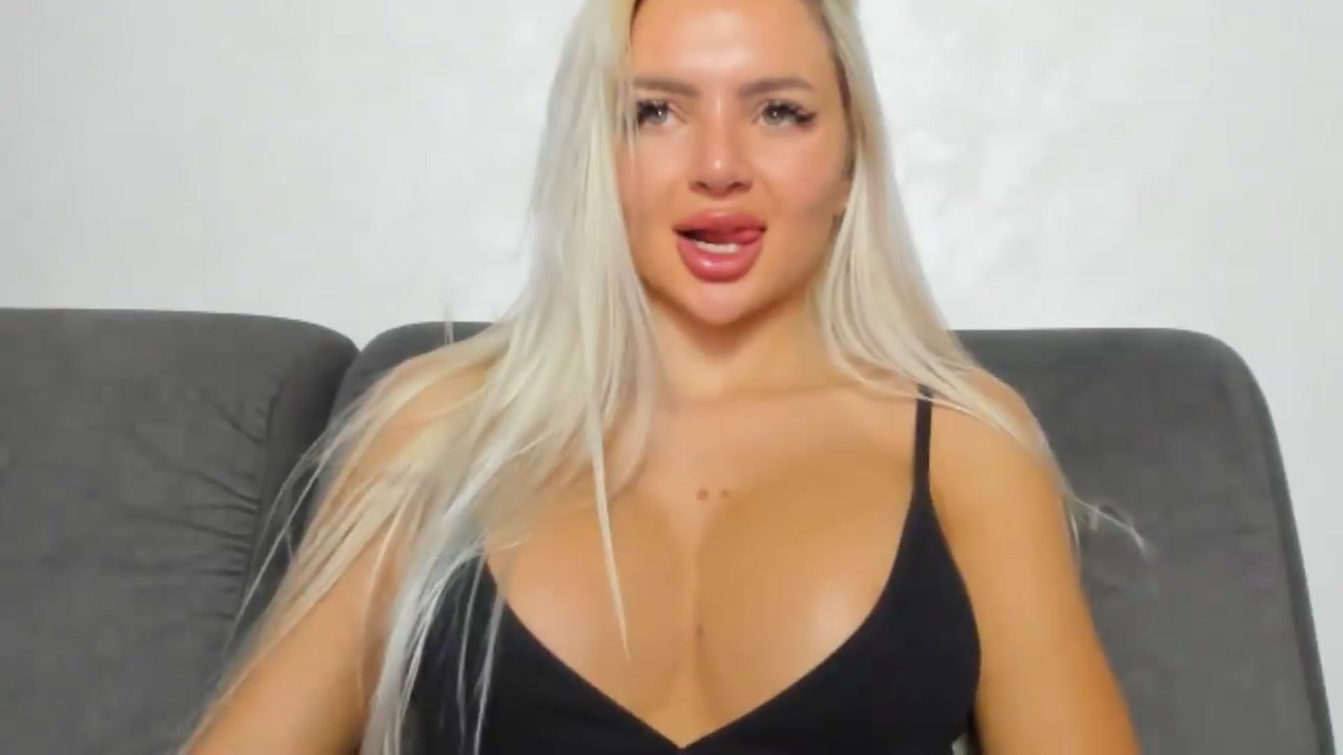 Gallery image thumbnail from barbie__girl's myfreecams stream on, 08/17/2026, 04:00 image 19 of 20