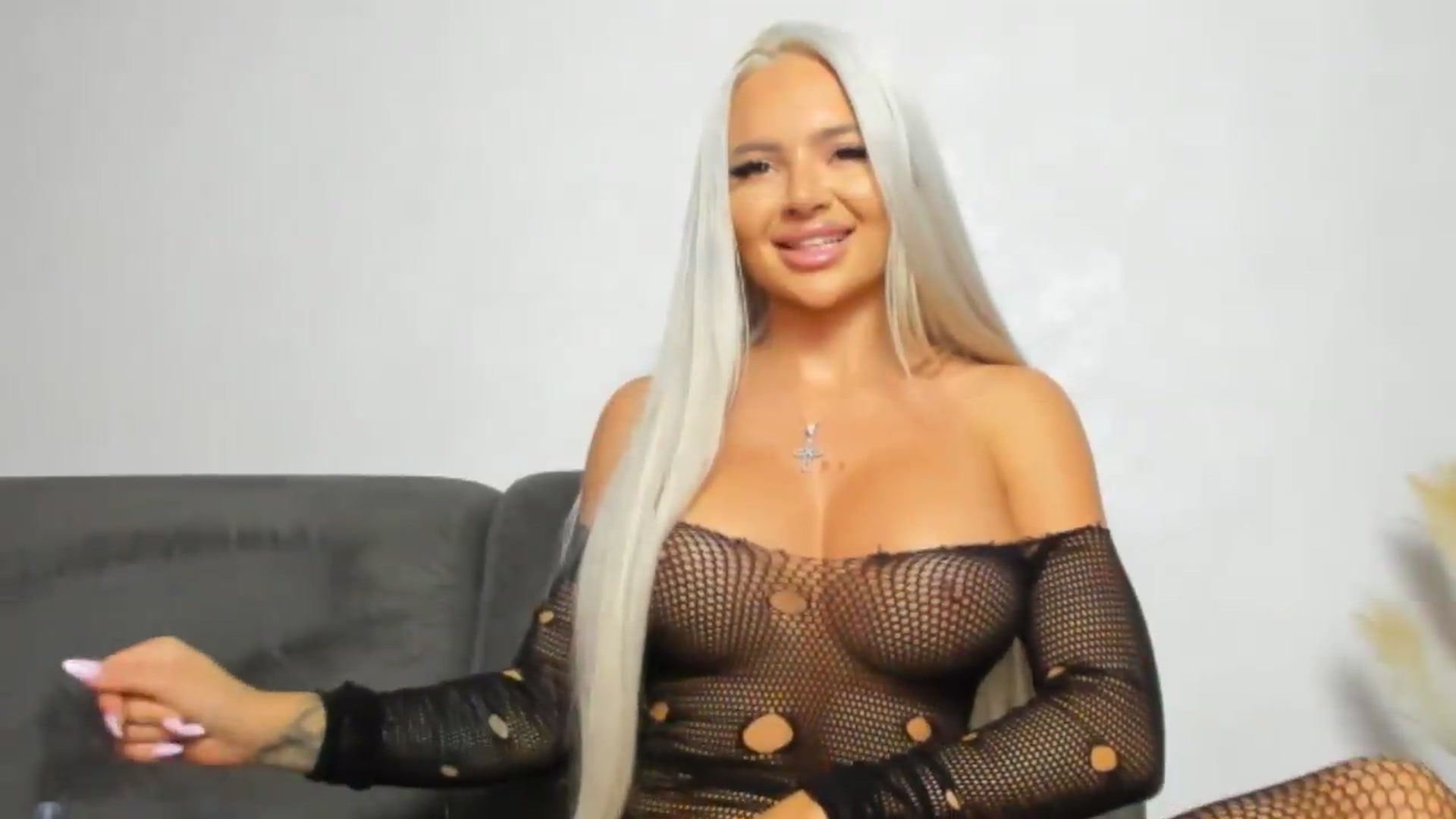 Gallery image thumbnail from barbie__girl's myfreecams stream on, 08/24/2026, 23:55 image 13 of 20
