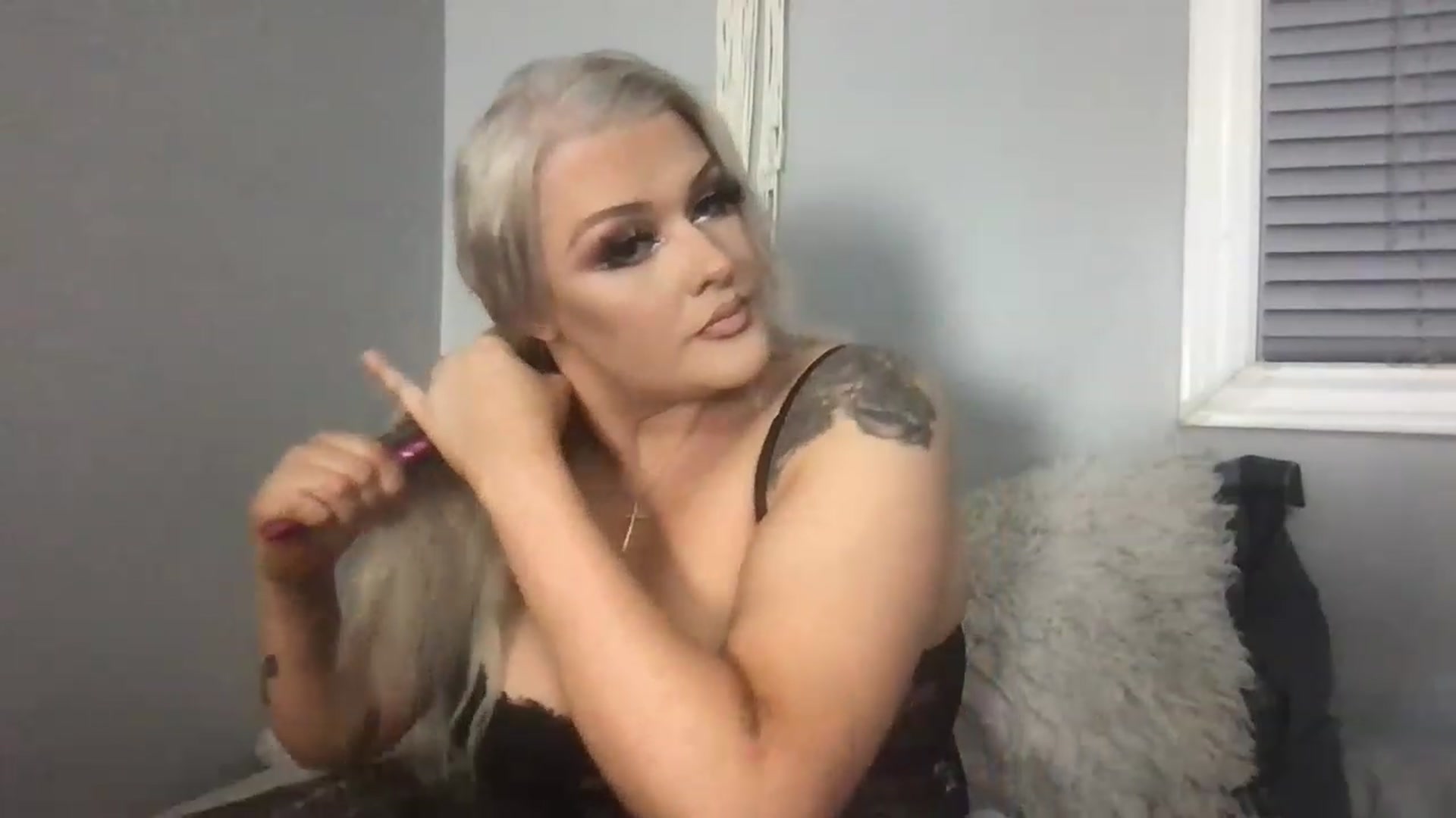 Gallery image thumbnail from barbie_dream9's myfreecams stream on, 11/15/2022, 24:43 image 18 of 20