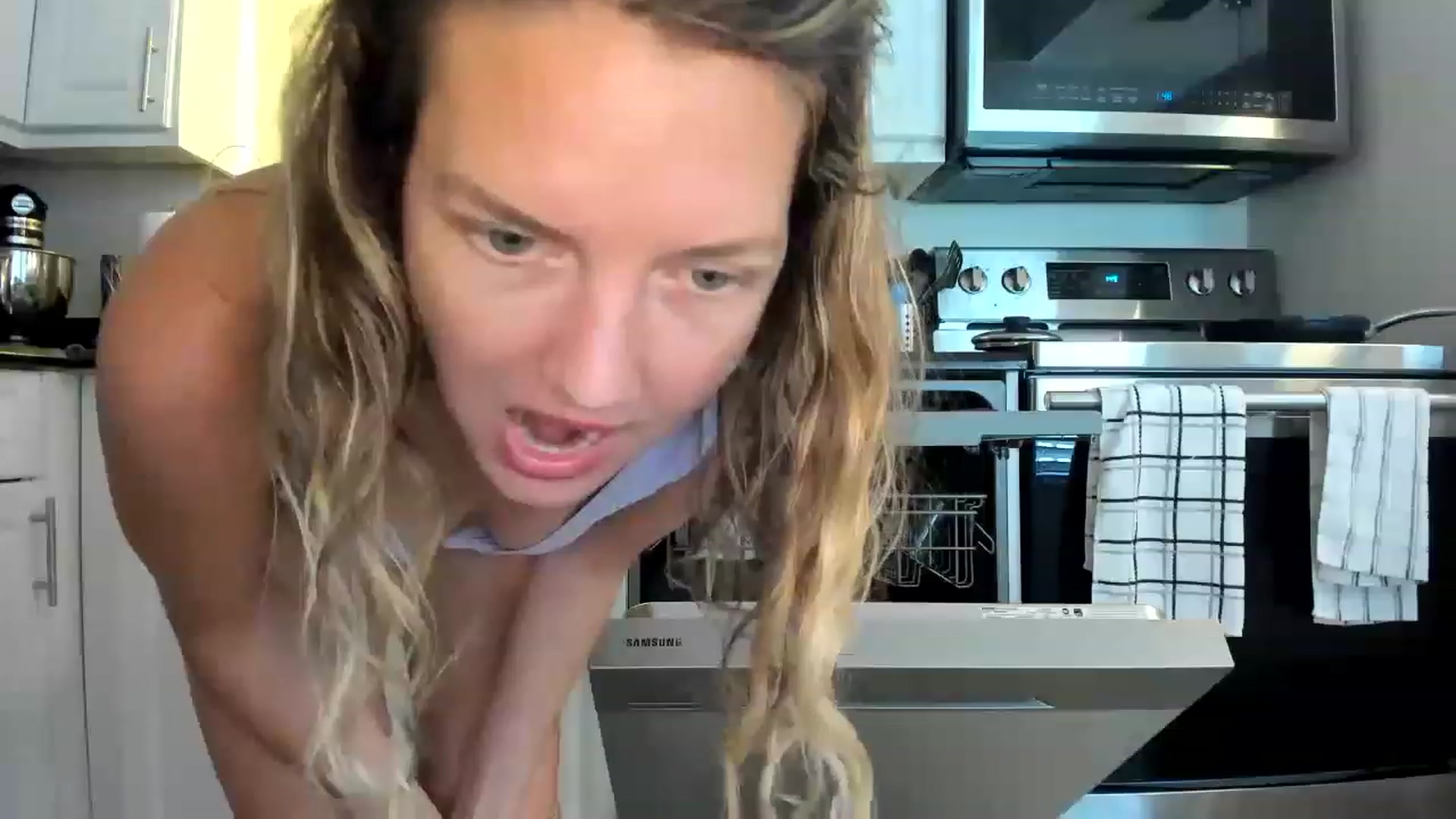 Gallery image thumbnail from barebeautyxo's myfreecams stream on, 11/14/2022, 19:55 image 3 of 20