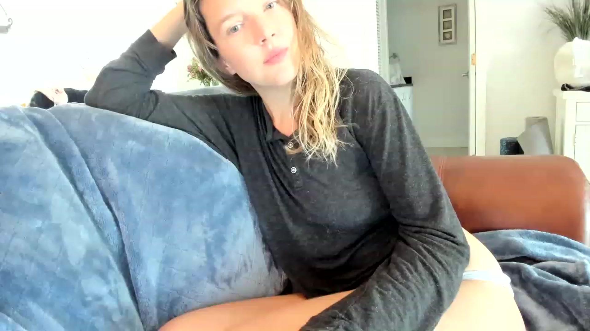 Gallery image thumbnail from barebeautyxo's myfreecams stream on, 11/17/2022, 18:13 image 7 of 20