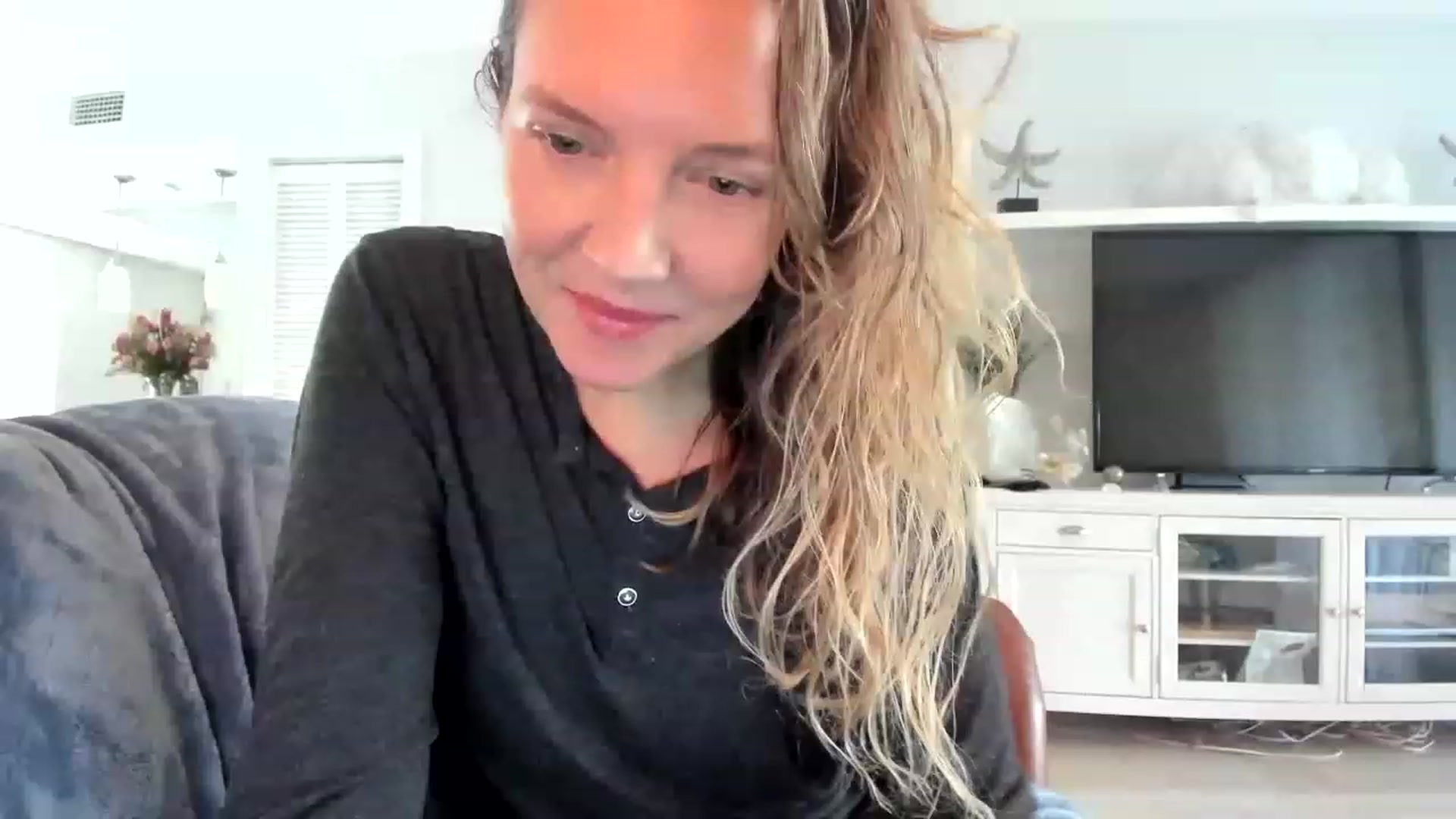 Gallery image thumbnail from barebeautyxo's myfreecams stream on, 11/17/2022, 18:13 image 3 of 20