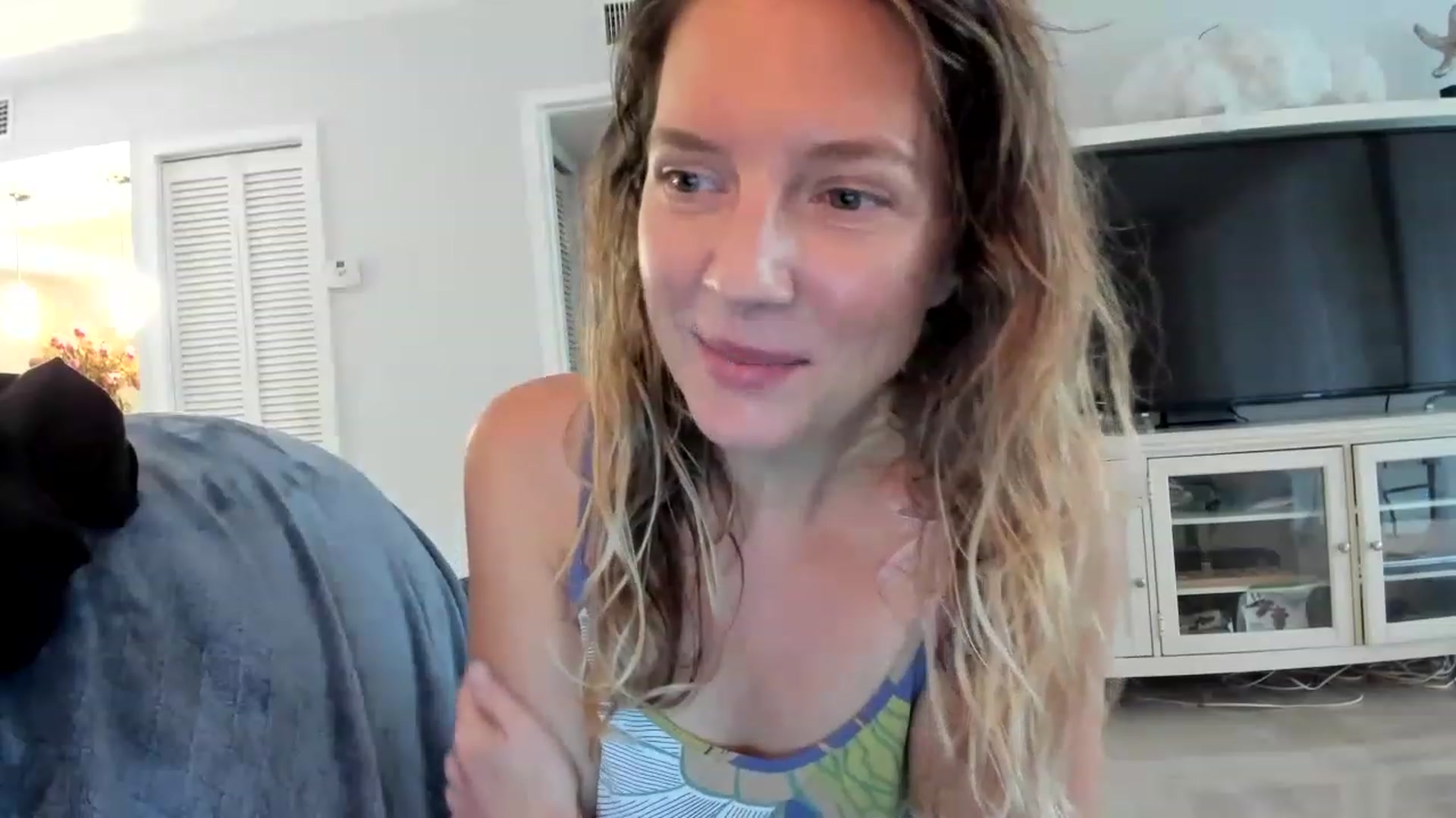 Gallery image thumbnail from barebeautyxo's myfreecams stream on, 11/18/2022, 18:34 image 10 of 20