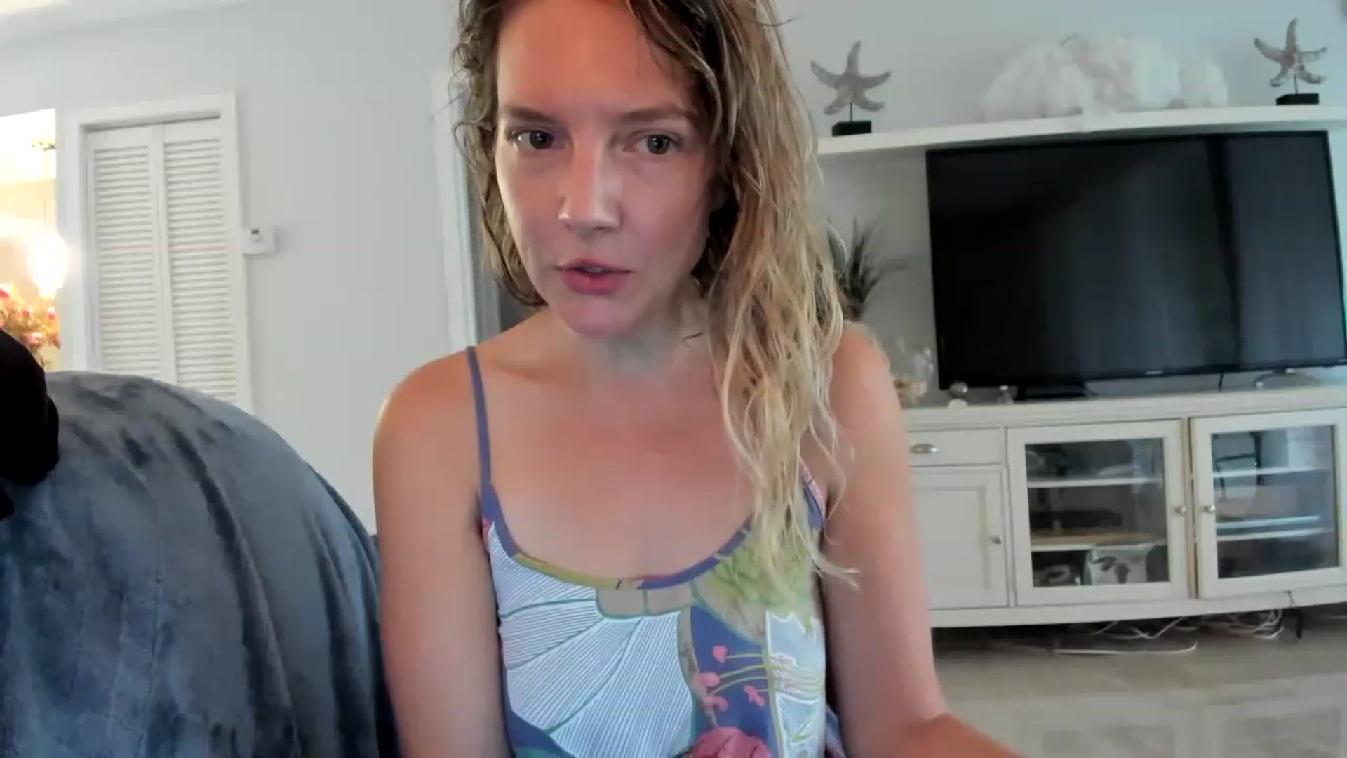 Gallery image thumbnail from barebeautyxo's myfreecams stream on, 11/18/2022, 18:34 image 11 of 20