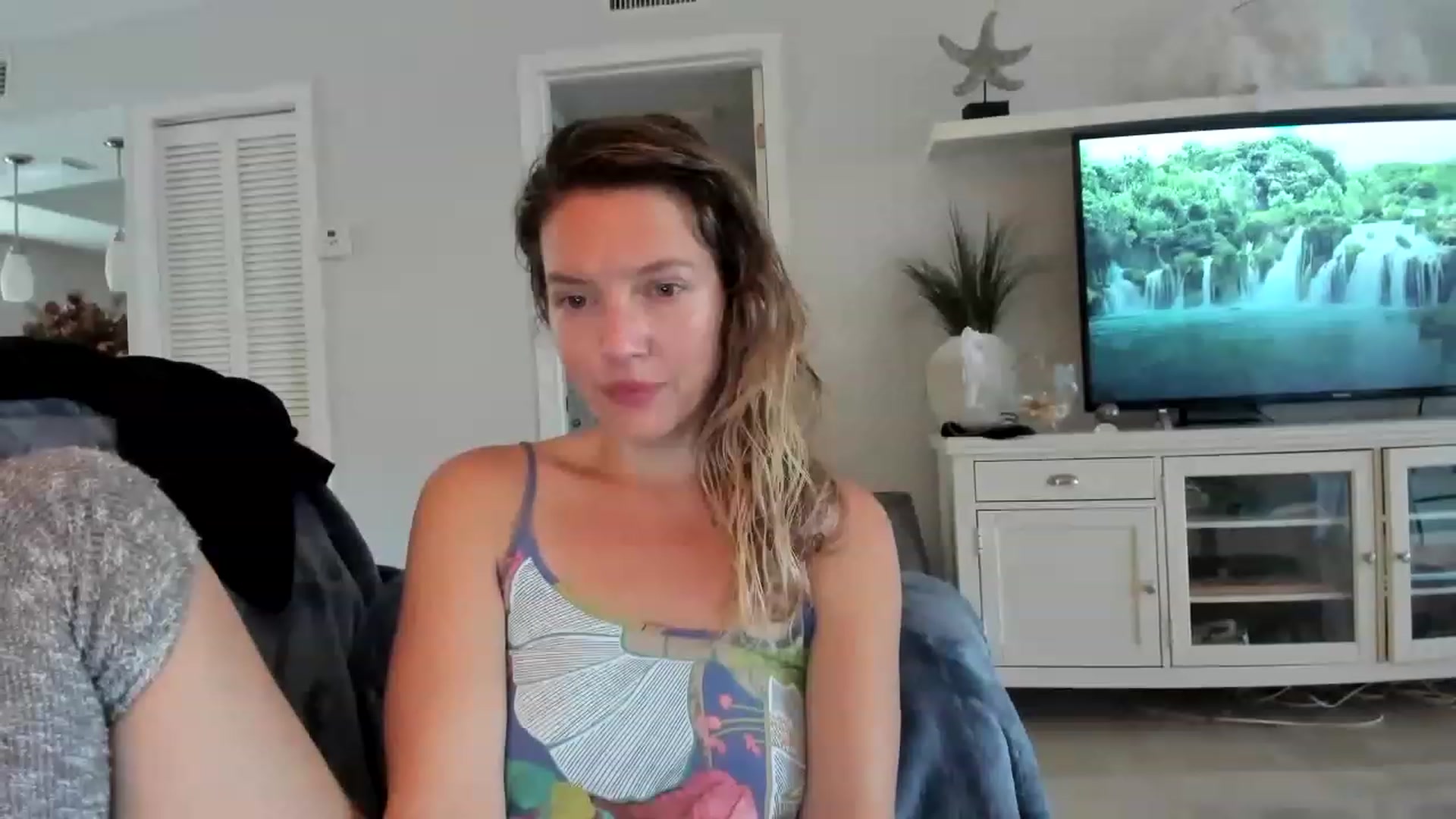 Gallery image thumbnail from barebeautyxo's myfreecams stream on, 11/18/2022, 20:57 image 9 of 20