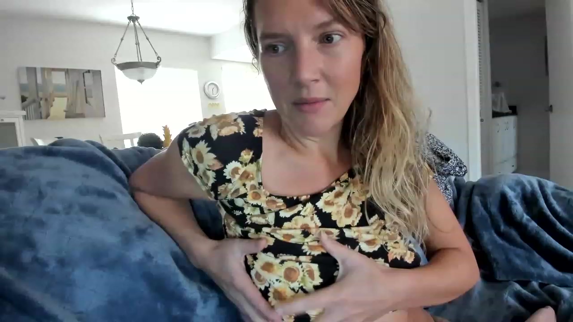 Gallery image thumbnail from barebeautyxo's myfreecams stream on, 12/01/2022, 18:40 image 19 of 20