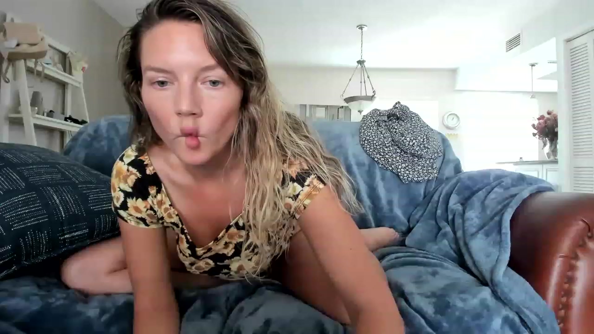 Gallery image thumbnail from barebeautyxo's myfreecams stream on, 12/01/2022, 18:40 image 13 of 20