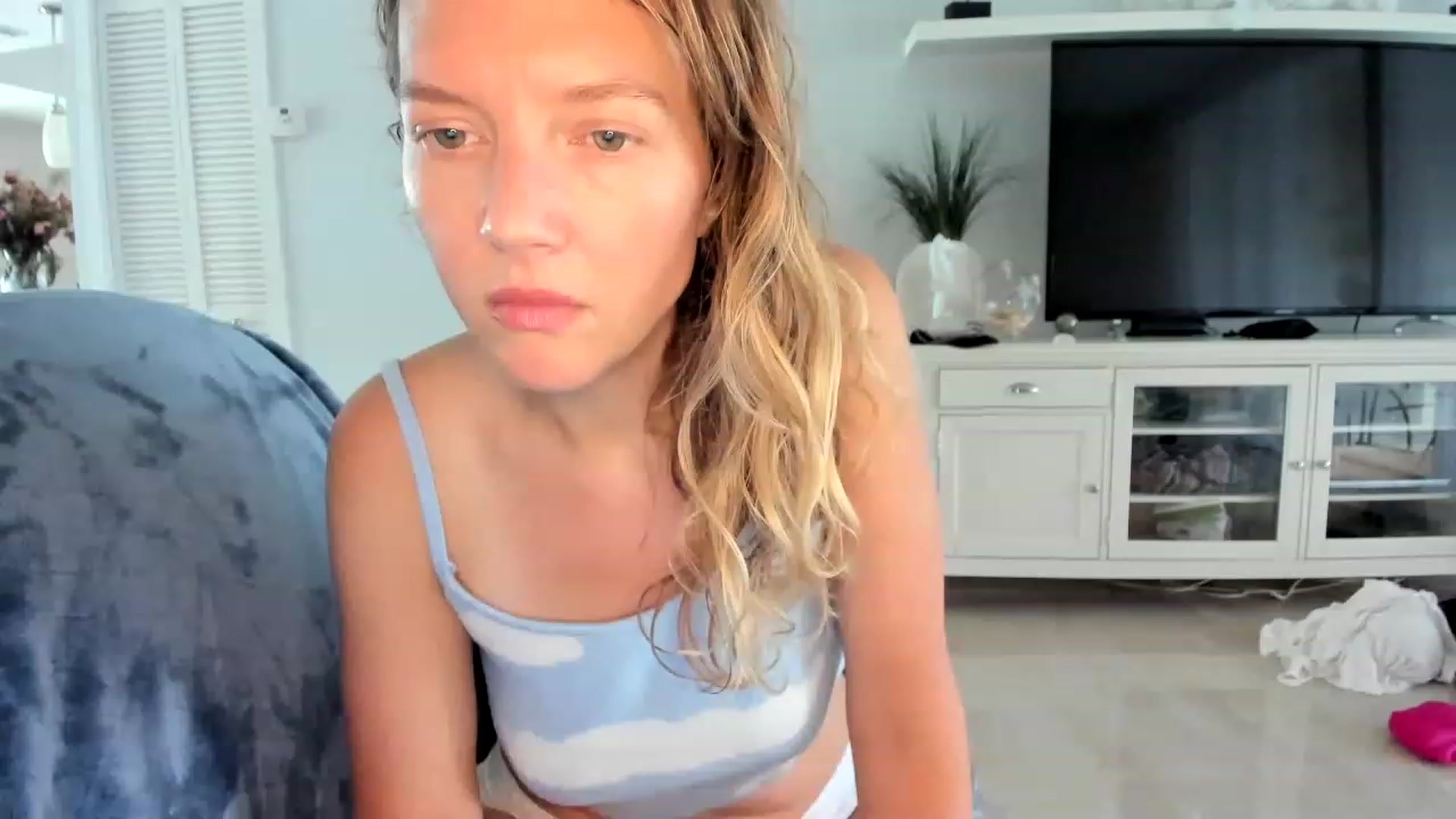 Gallery image thumbnail from barebeautyxo's myfreecams stream on, 12/03/2022, 19:33 image 4 of 20