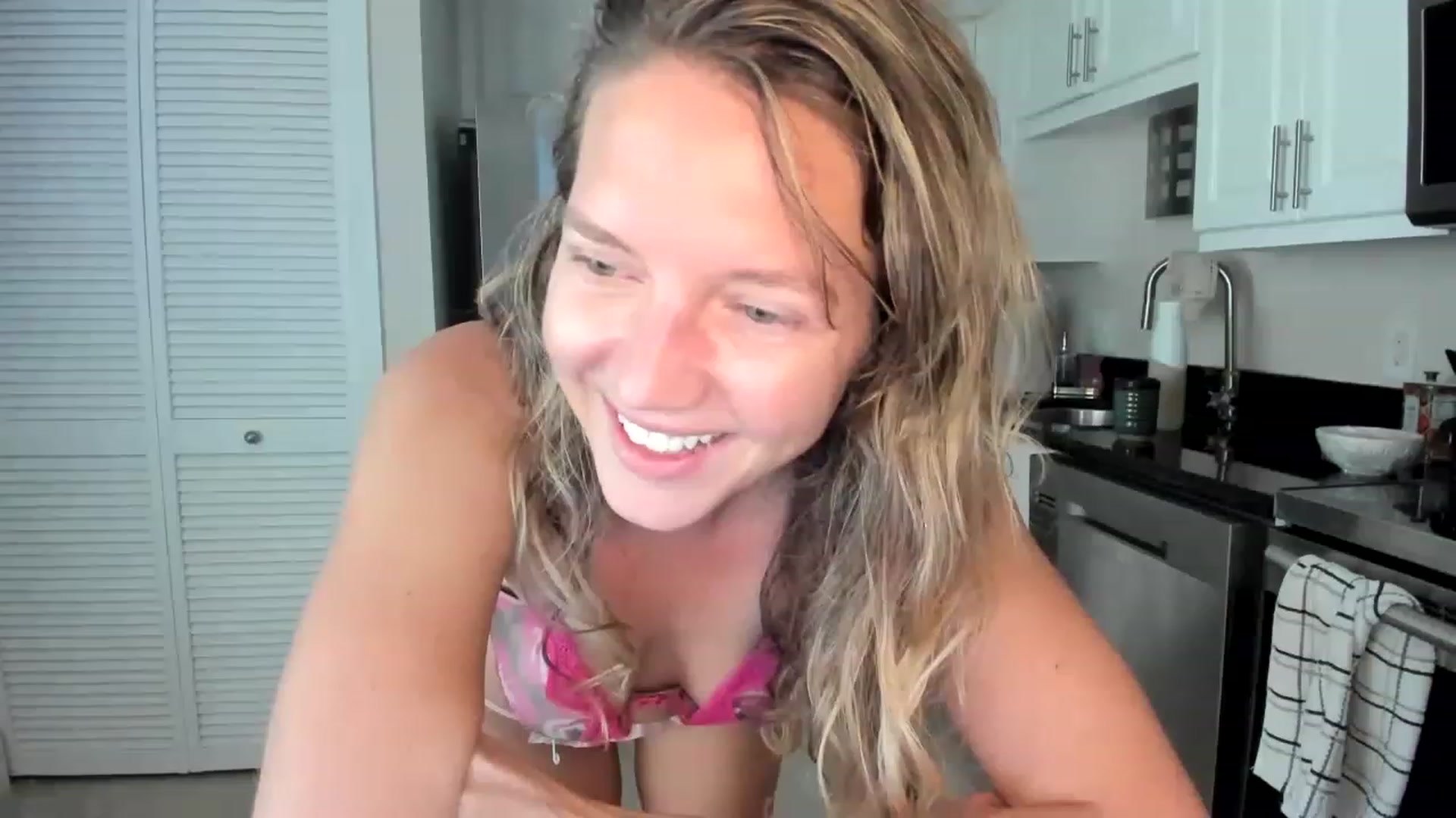 Gallery image thumbnail from barebeautyxo's myfreecams stream on, 12/03/2022, 22:14 image 2 of 20