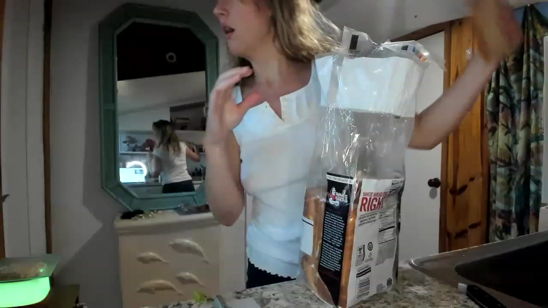 Gallery image thumbnail from barebeautyxo's myfreecams stream on, 01/27/2023, 21:02 image 13 of 20