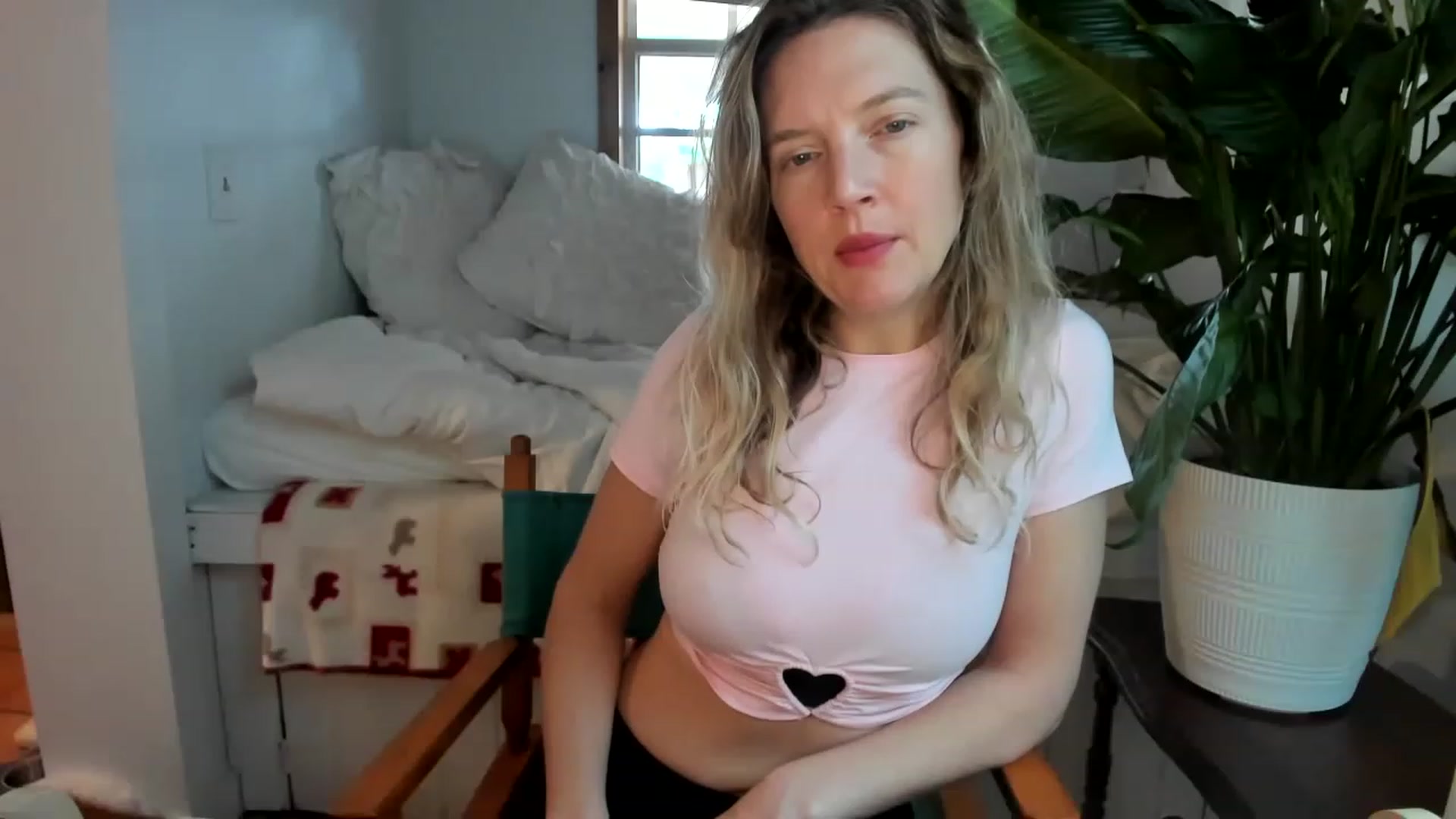 Gallery image thumbnail from barebeautyxo's myfreecams stream on, 02/20/2023, 15:54 image 1 of 20