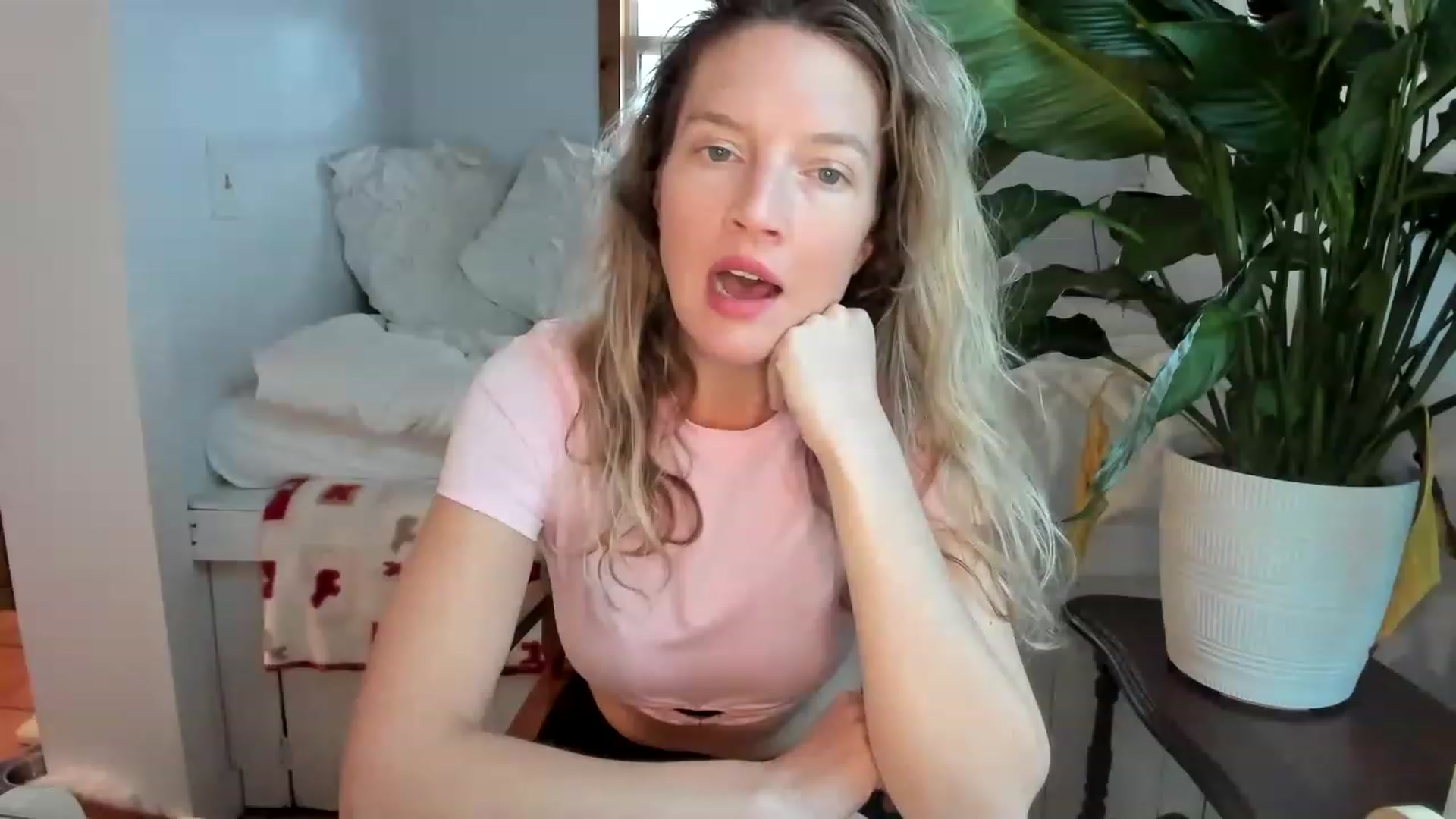 Gallery image thumbnail from barebeautyxo's myfreecams stream on, 02/20/2023, 15:54 image 3 of 20