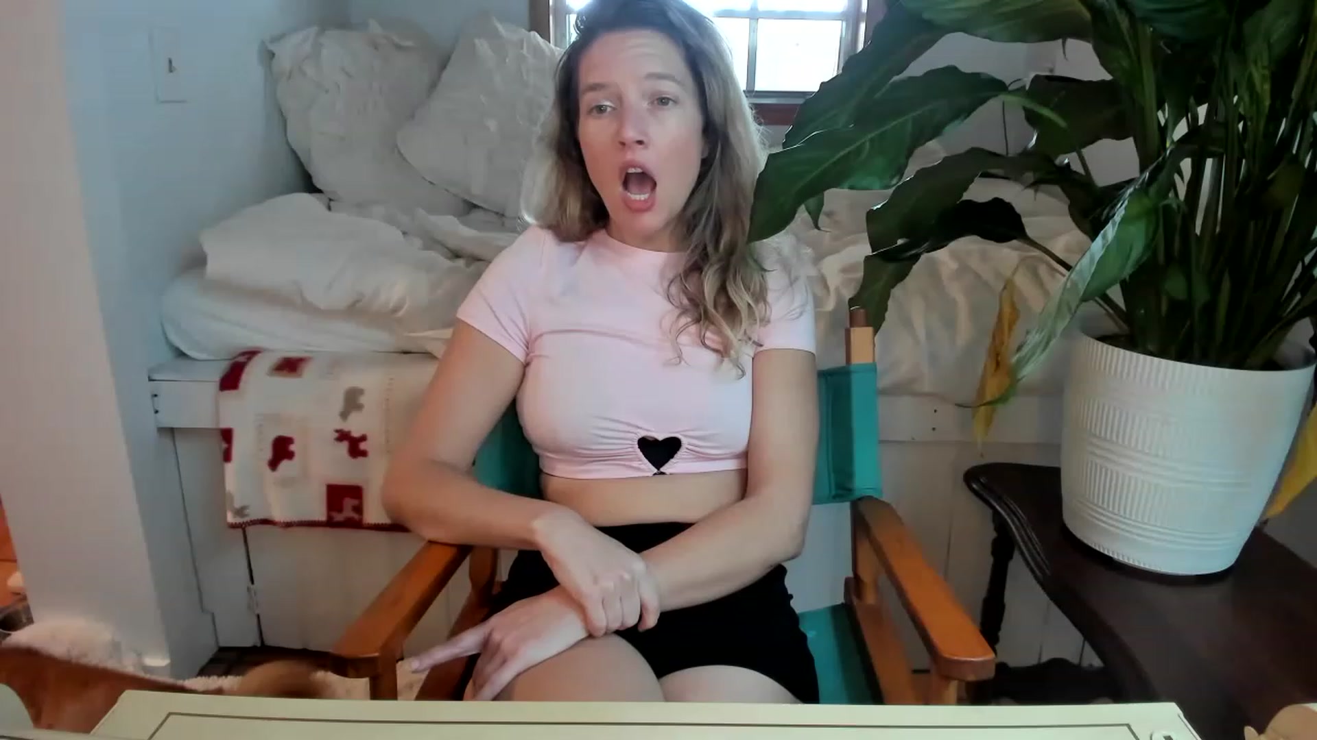 Gallery image thumbnail from barebeautyxo's myfreecams stream on, 02/20/2023, 15:54 image 13 of 20