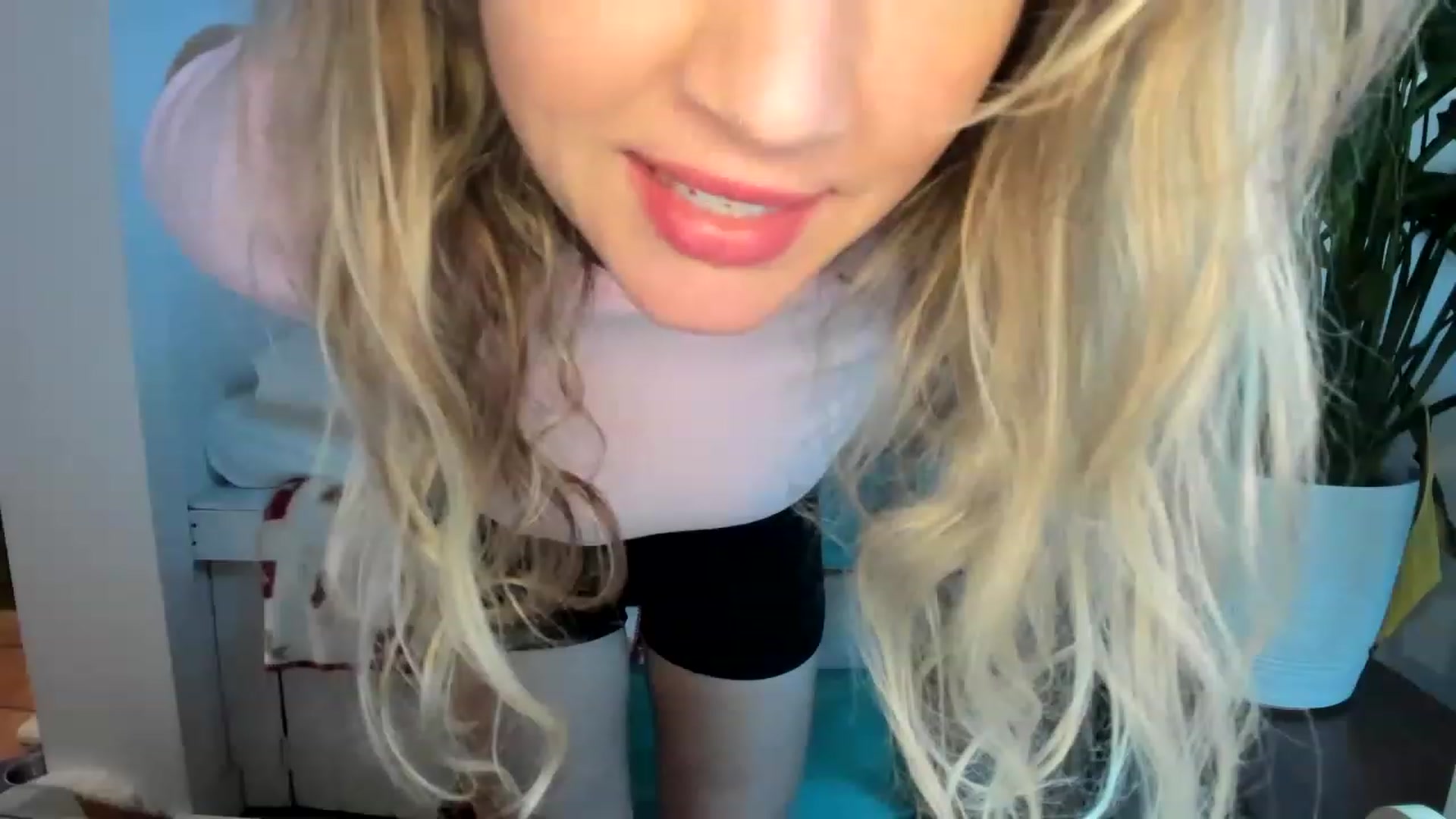 Gallery image thumbnail from barebeautyxo's myfreecams stream on, 02/20/2023, 15:54 image 2 of 20