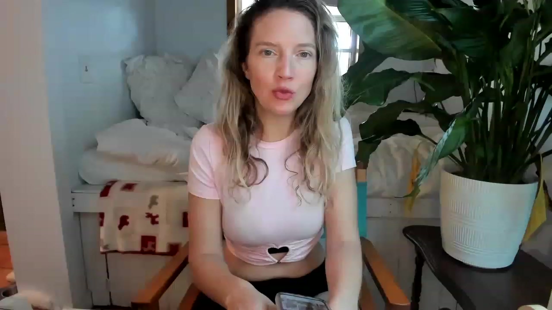 Gallery image thumbnail from barebeautyxo's myfreecams stream on, 02/20/2023, 15:54 image 6 of 20