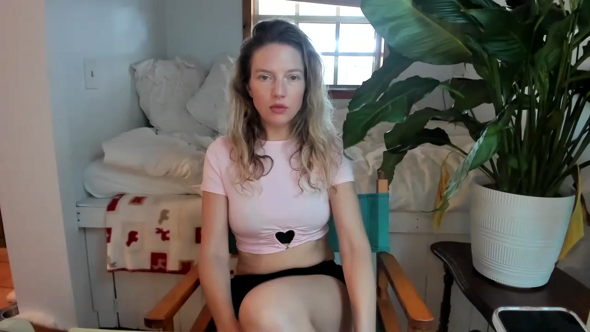 Gallery image thumbnail from barebeautyxo's myfreecams stream on, 02/20/2023, 15:54 image 4 of 20