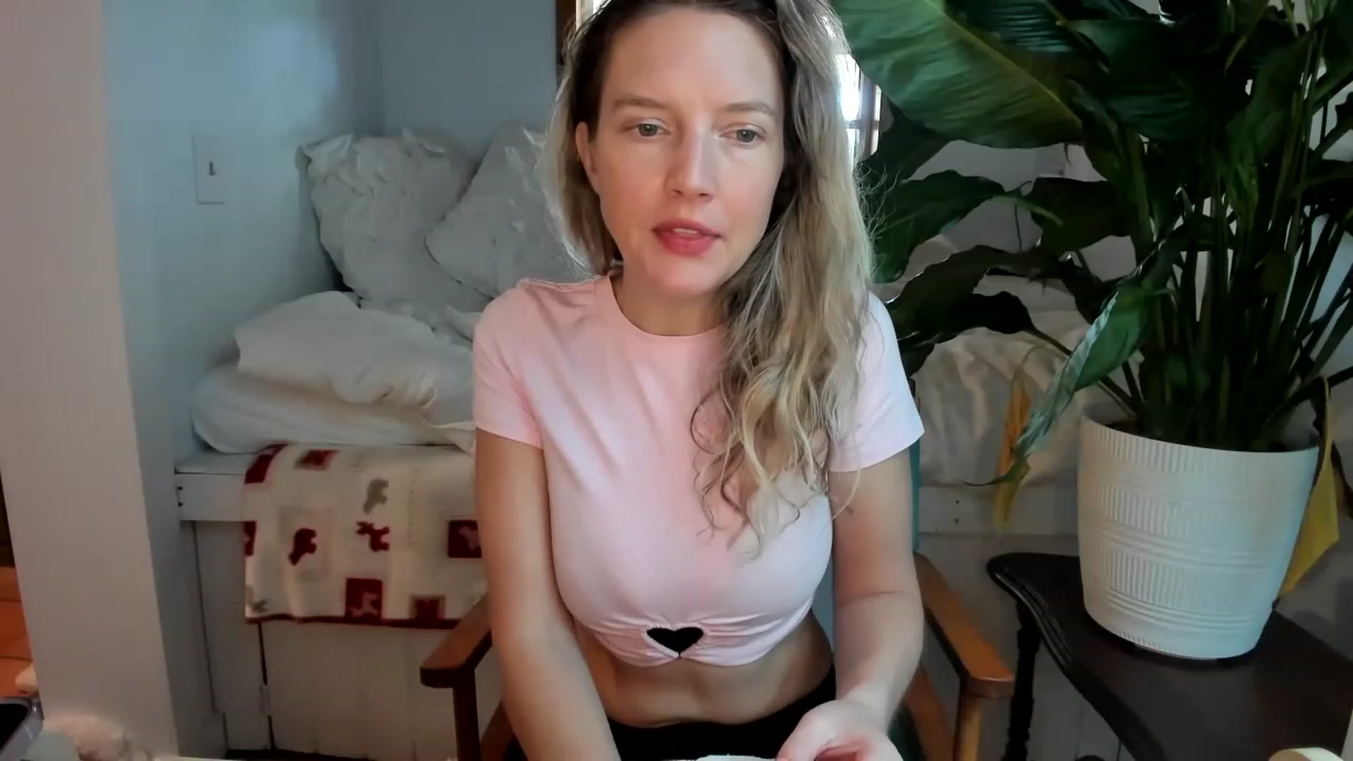 Gallery image thumbnail from barebeautyxo's myfreecams stream on, 02/20/2023, 15:54 image 9 of 20
