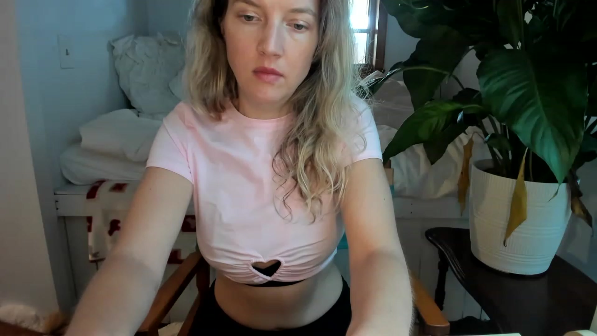 Gallery image thumbnail from barebeautyxo's myfreecams stream on, 02/20/2023, 15:54 image 18 of 20