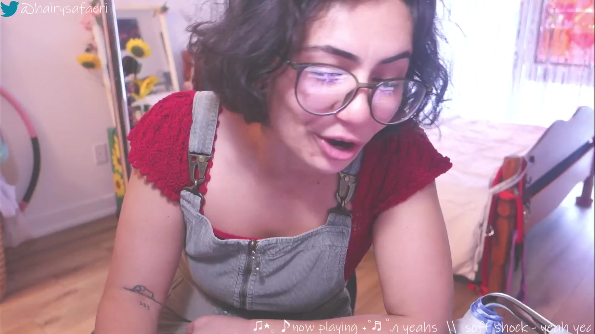 Gallery image thumbnail from barelysafaeri's myfreecams stream on, 05/27/2025, 23:27 image 14 of 20