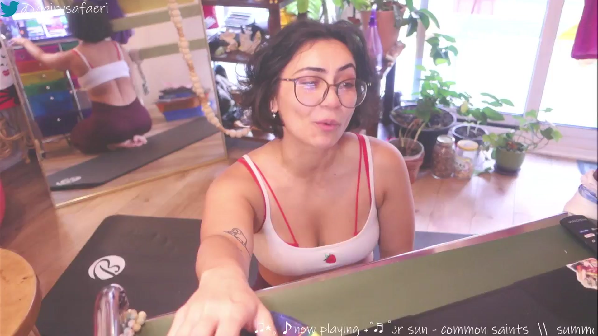Gallery image thumbnail from barelysafaeri's myfreecams stream on, 05/29/2025, 21:09 image 17 of 20