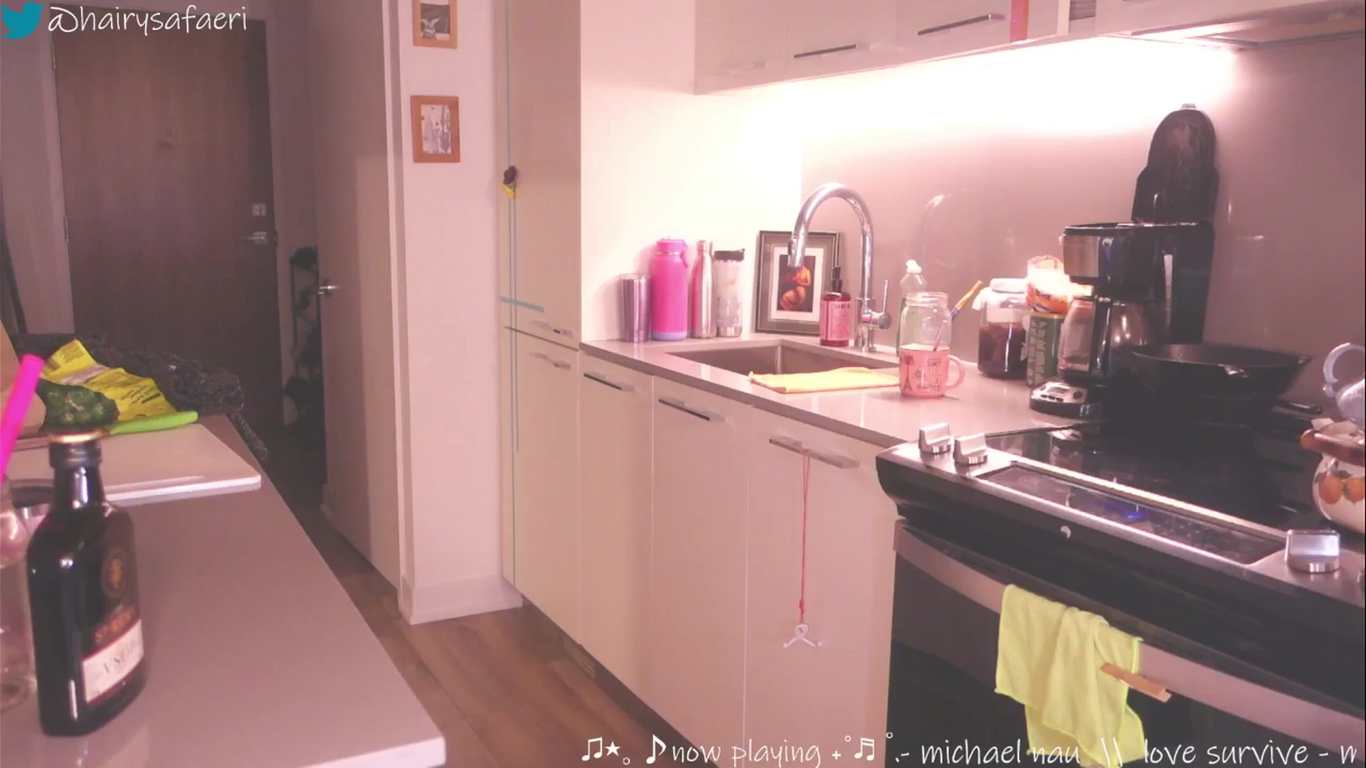 Gallery image thumbnail from barelysafaeri's myfreecams stream on, 05/29/2025, 21:28 image 11 of 20