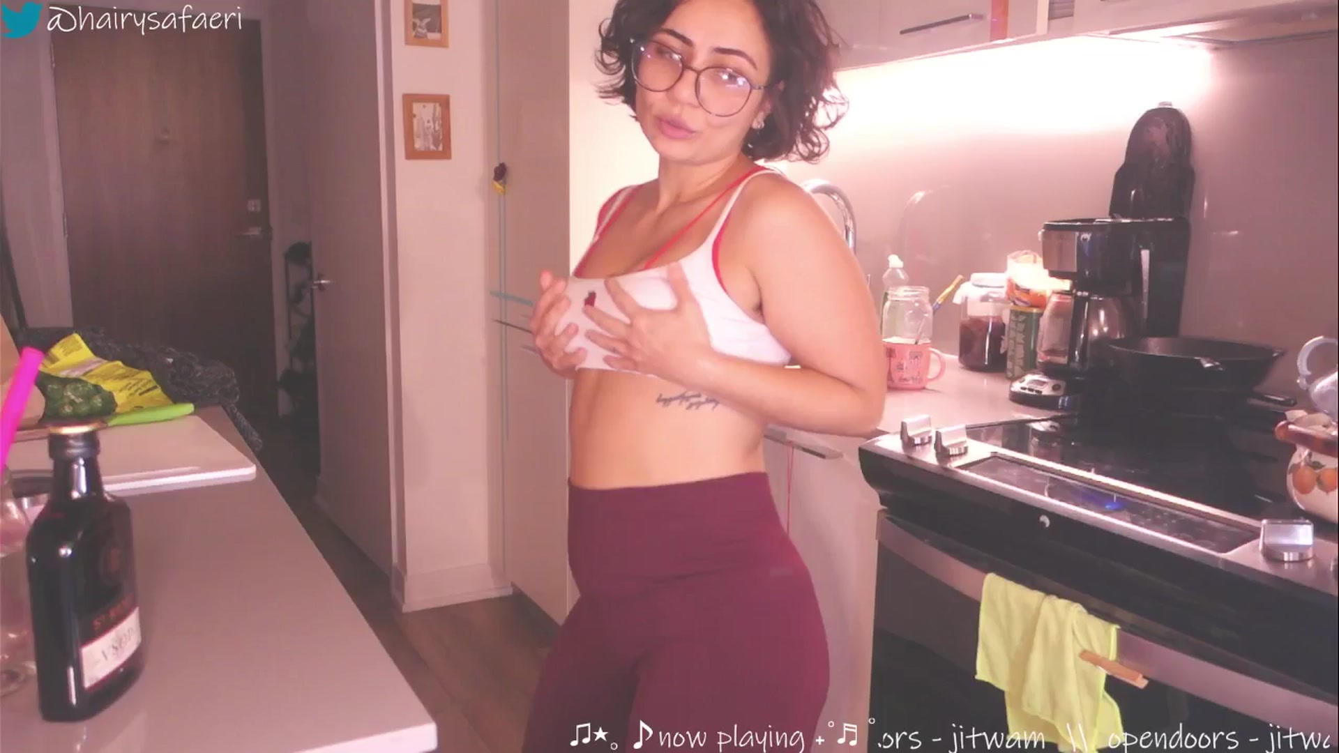 Gallery image thumbnail from barelysafaeri's myfreecams stream on, 05/29/2025, 21:28 image 13 of 20