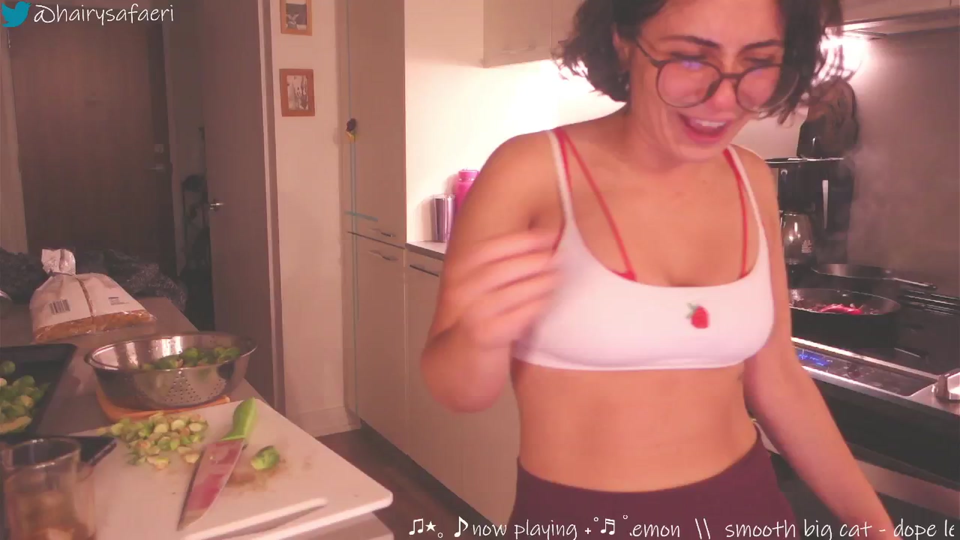 Gallery image thumbnail from barelysafaeri's myfreecams stream on, 05/30/2025, 02:46 image 2 of 20