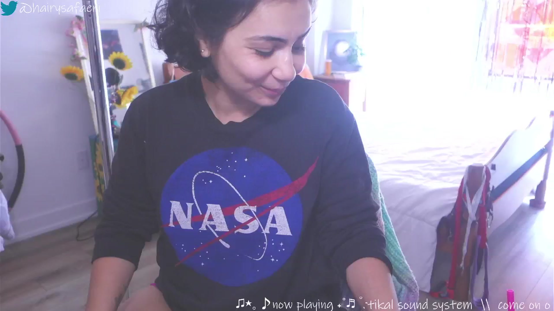 Gallery image thumbnail from barelysafaeri's myfreecams stream on, 06/04/2025, 15:34 image 7 of 20
