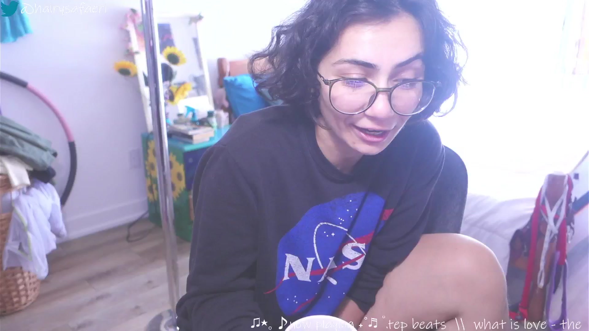 Gallery image thumbnail from barelysafaeri's myfreecams stream on, 06/04/2025, 17:22 image 15 of 20