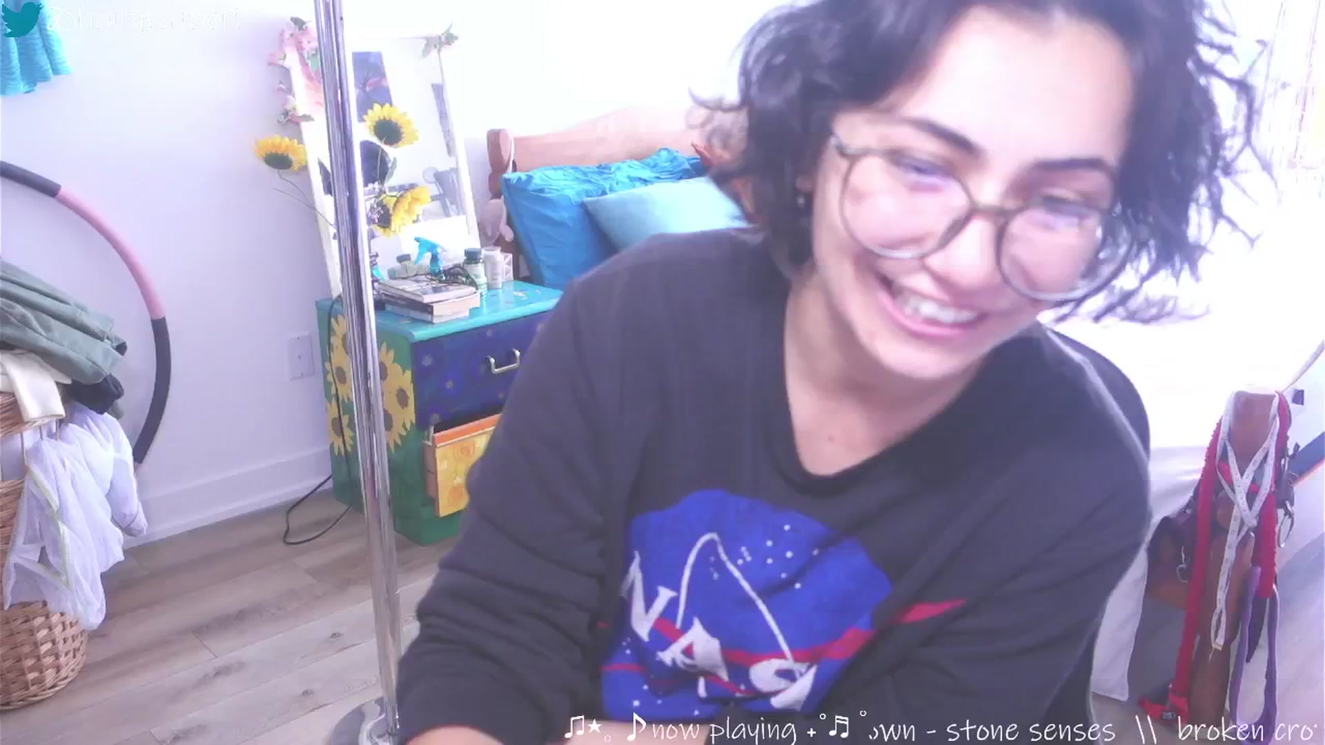 Gallery image thumbnail from barelysafaeri's myfreecams stream on, 06/04/2025, 17:22 image 18 of 20