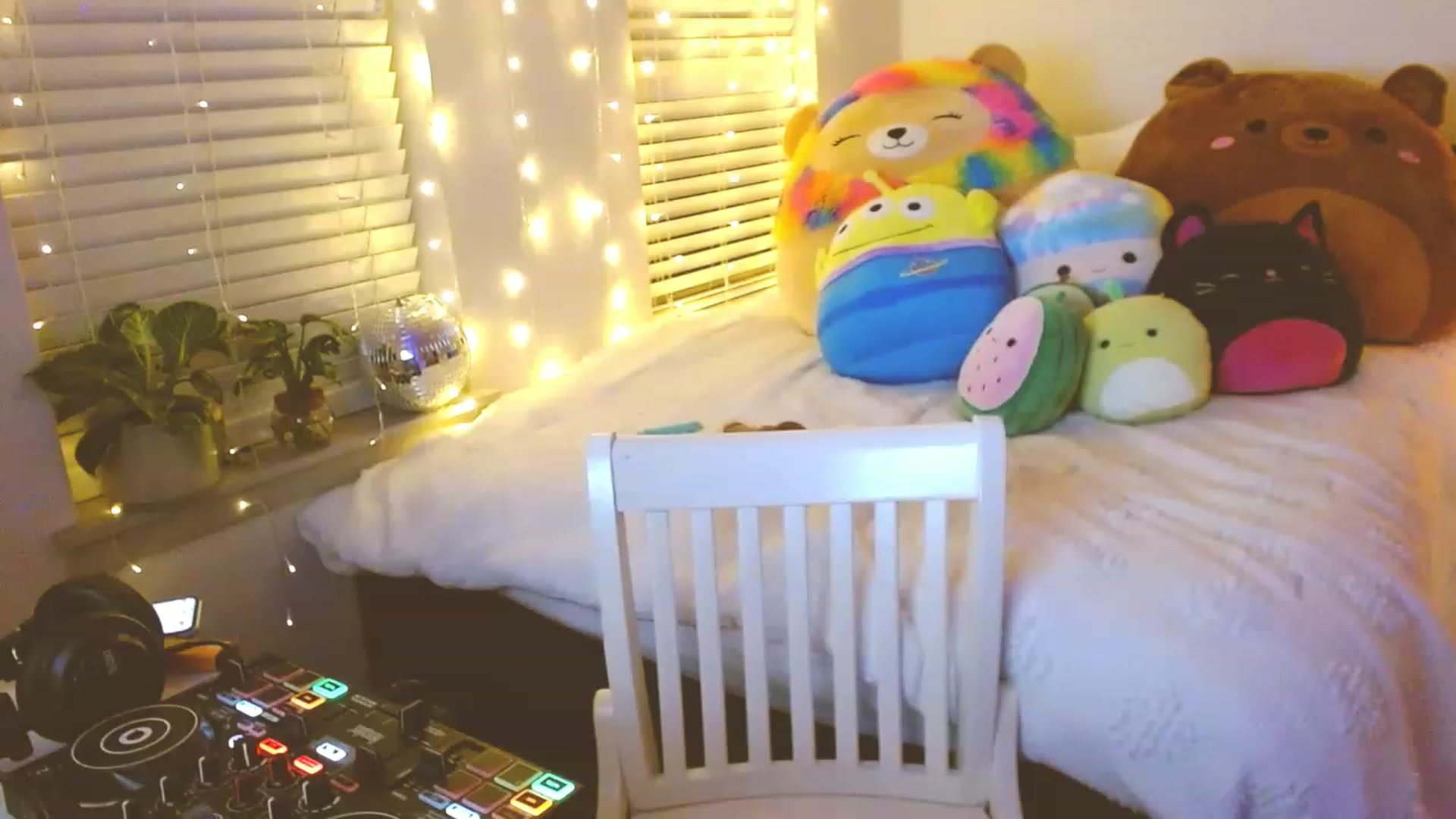 Gallery image thumbnail from basskittyxo's myfreecams stream on, 12/29/2022, 24:21 image 13 of 20