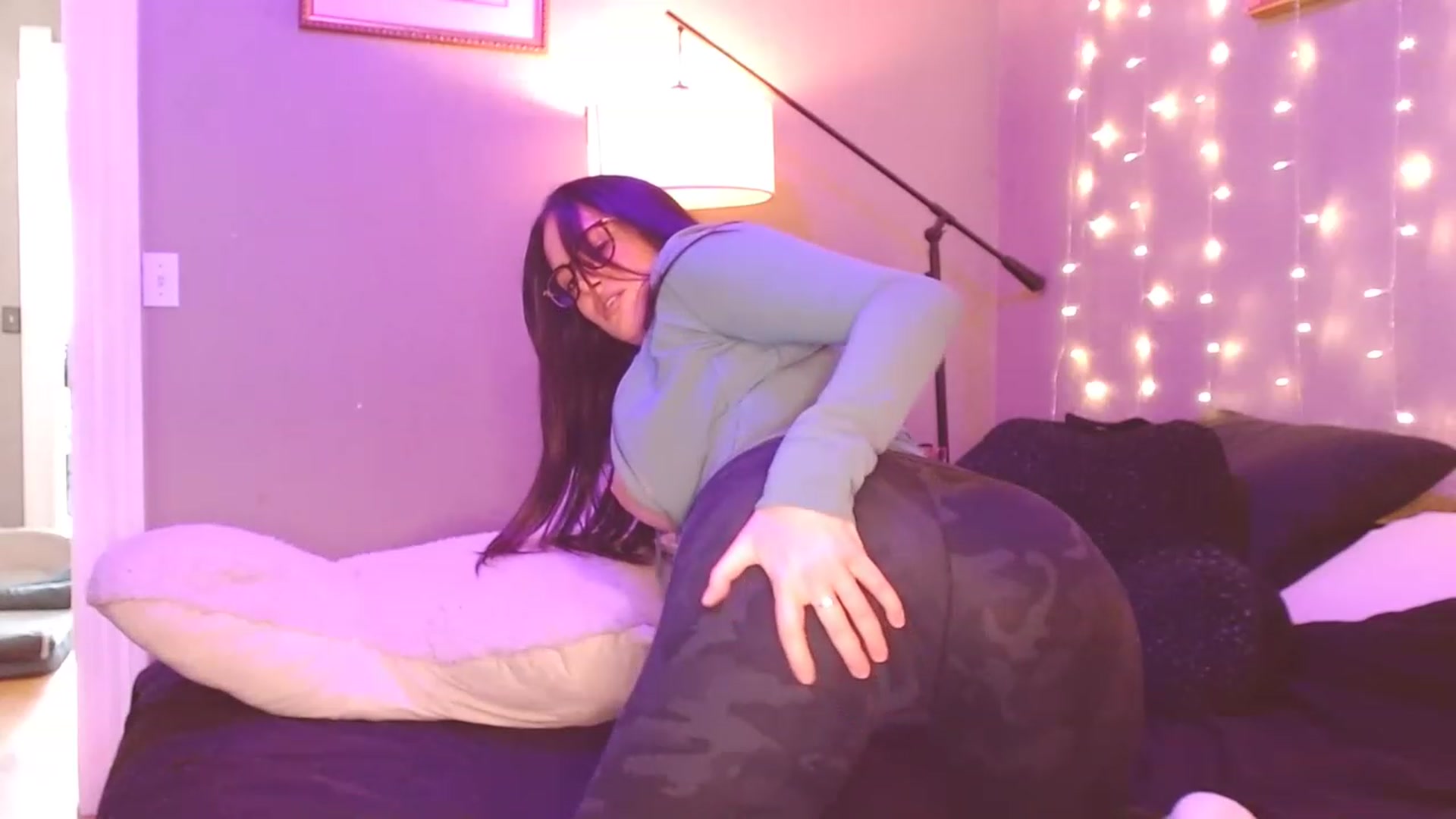 Gallery image thumbnail from basskittyxo's myfreecams stream on, 03/29/2023, 17:09 image 10 of 20