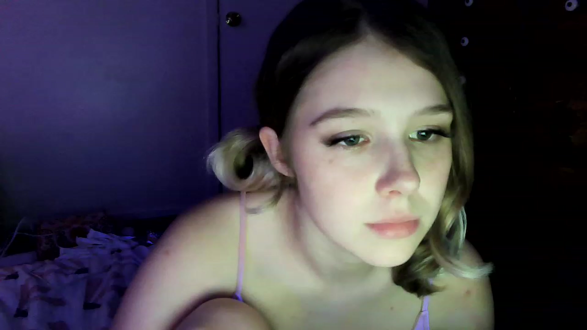 Gallery image thumbnail from bbyalice18's myfreecams stream on, 04/16/2023, 08:06 image 3 of 20