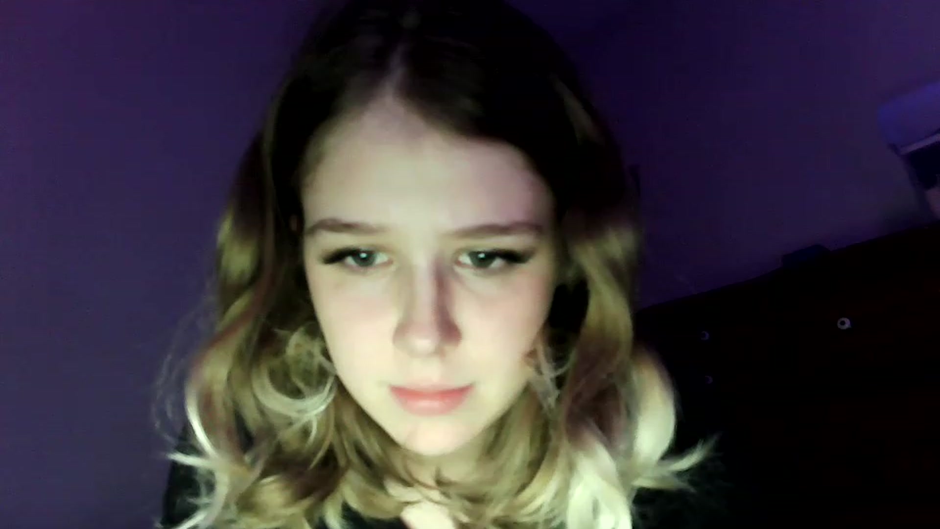 Gallery image thumbnail from bbyalice18's myfreecams stream on, 04/22/2023, 10:39 image 17 of 20