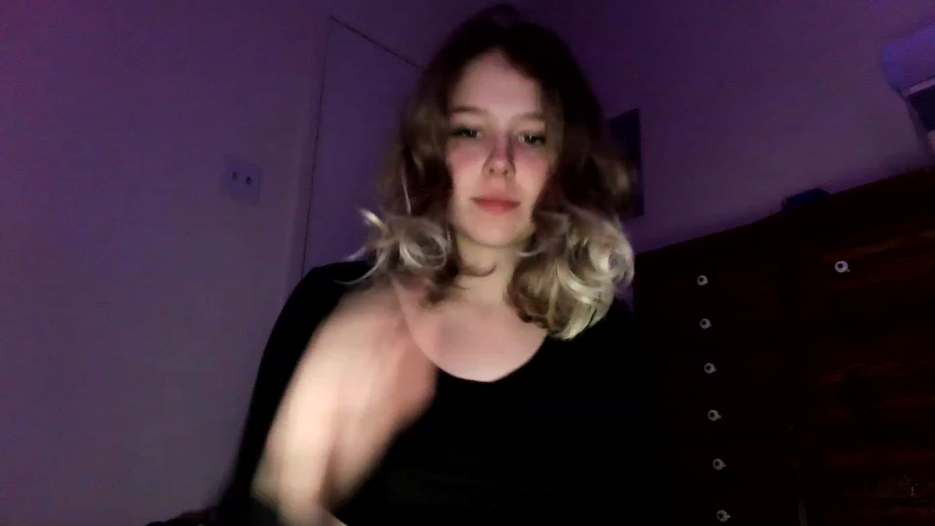 Gallery image thumbnail from bbyalice18's myfreecams stream on, 04/22/2023, 10:39 image 14 of 20